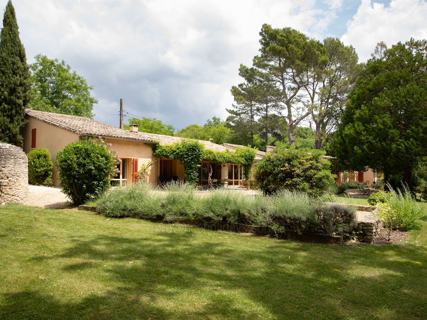 22 - Mas des Sources: Villa: Exterior