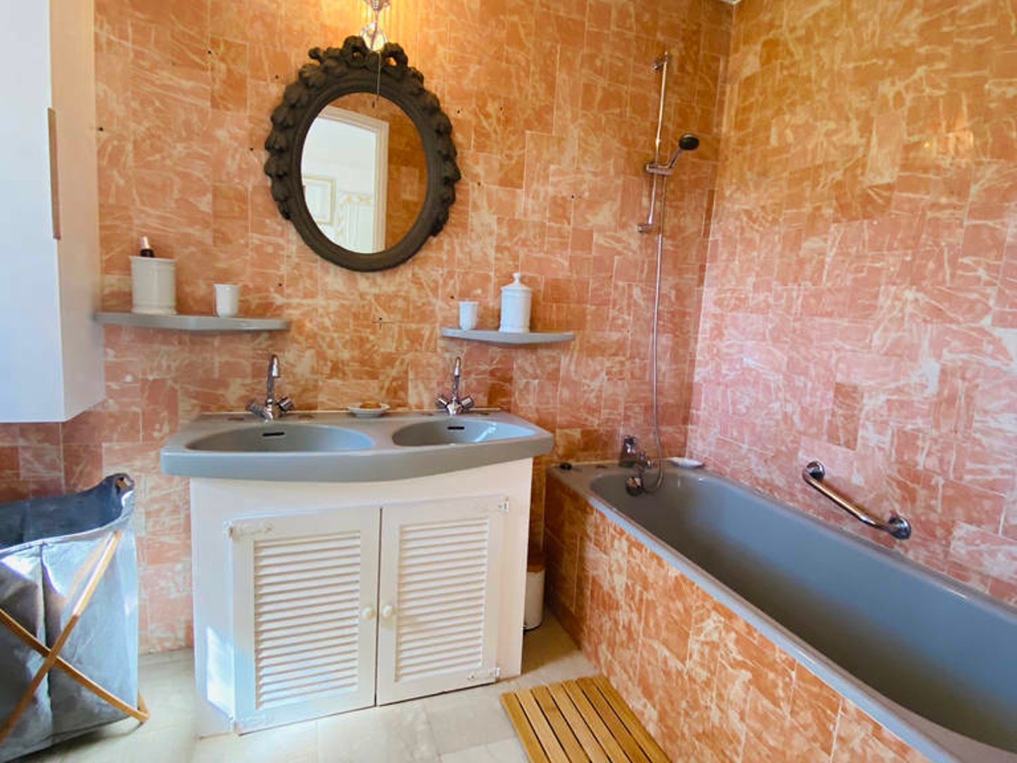 11 - Maison Arcadias: Villa: Bathroom