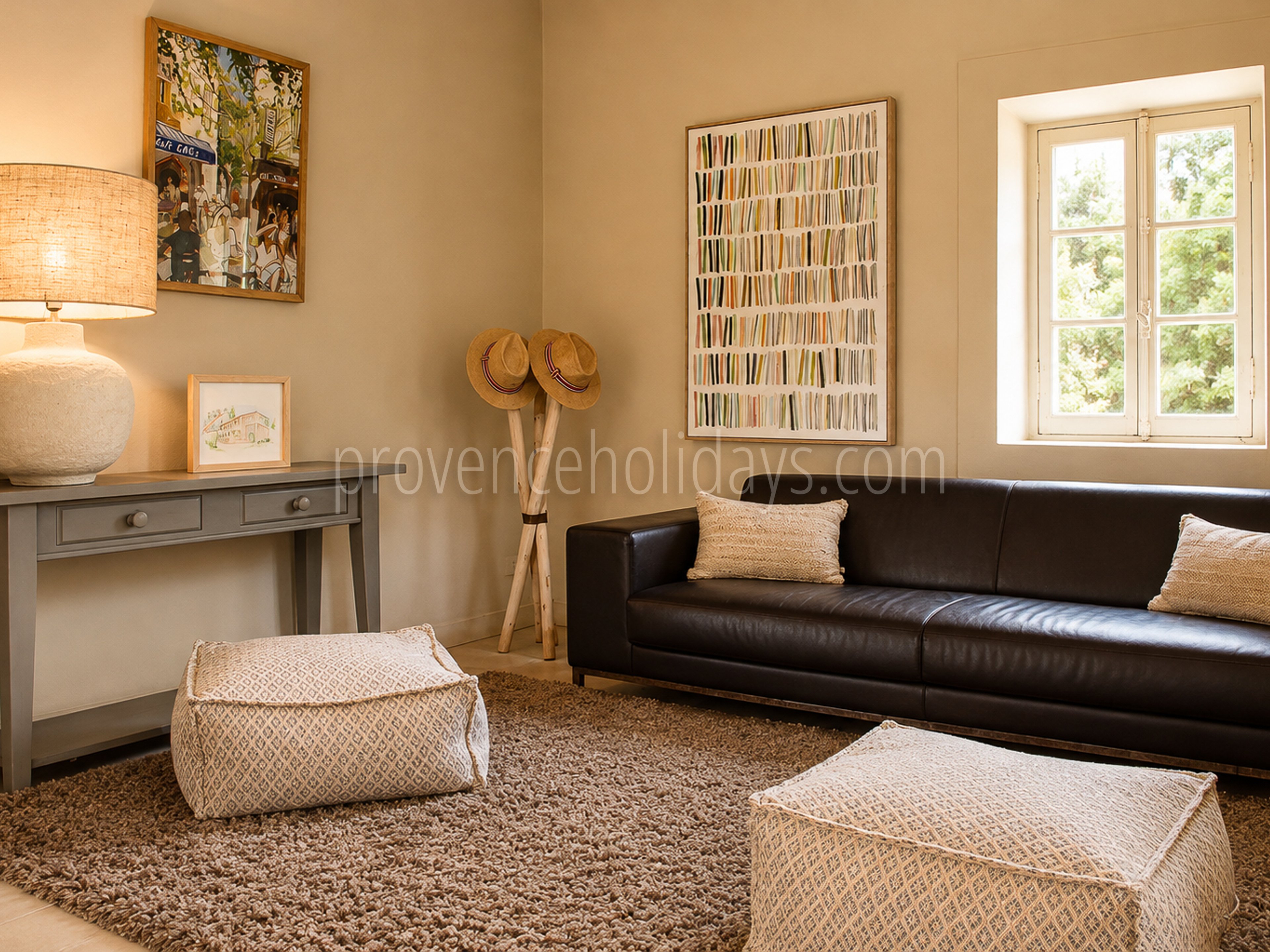 24 - Bauernhaus mit Blick auf den Luberon: Villa: Interior