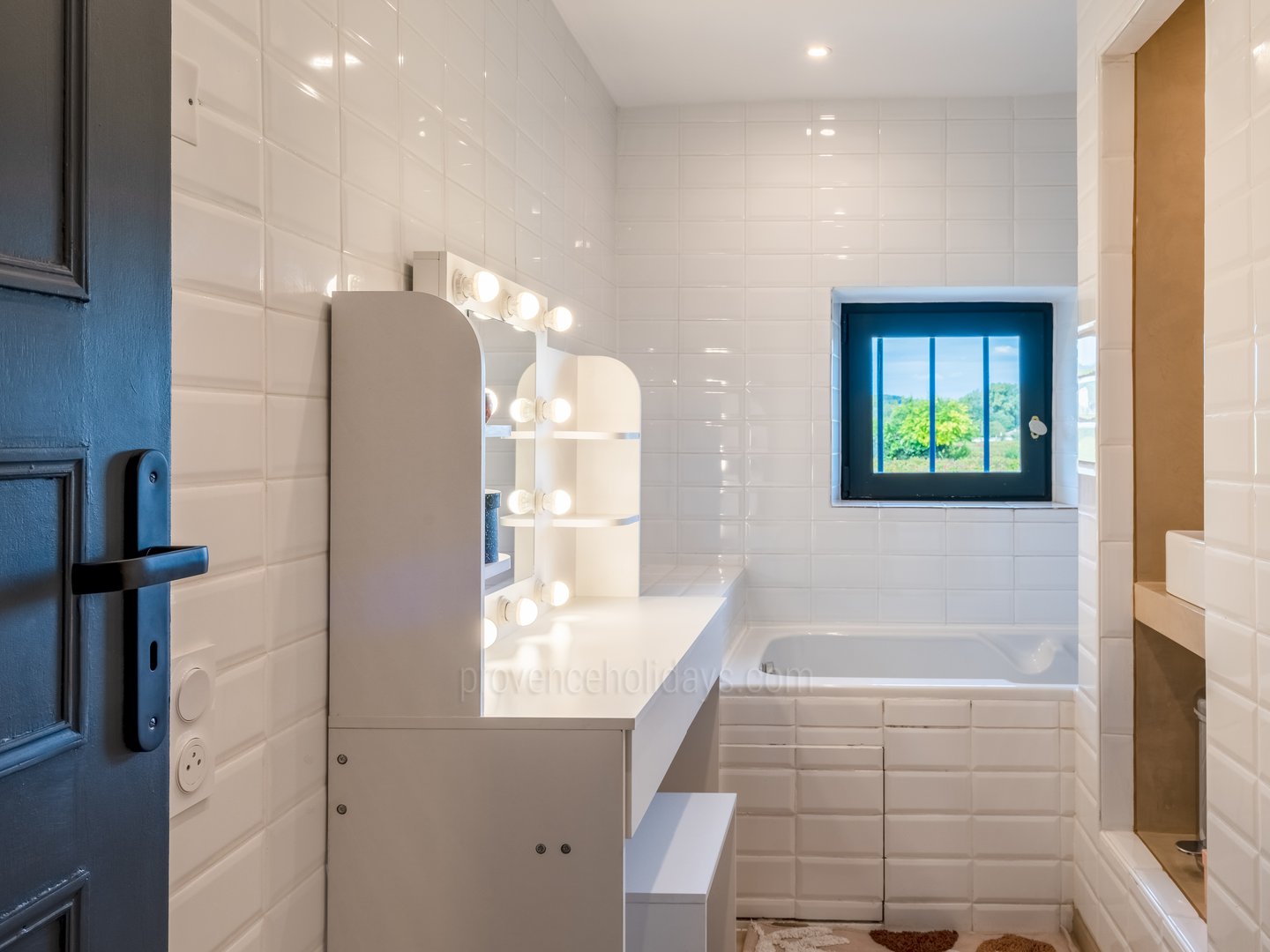 22 - Mas de Seguret: Villa: Bathroom