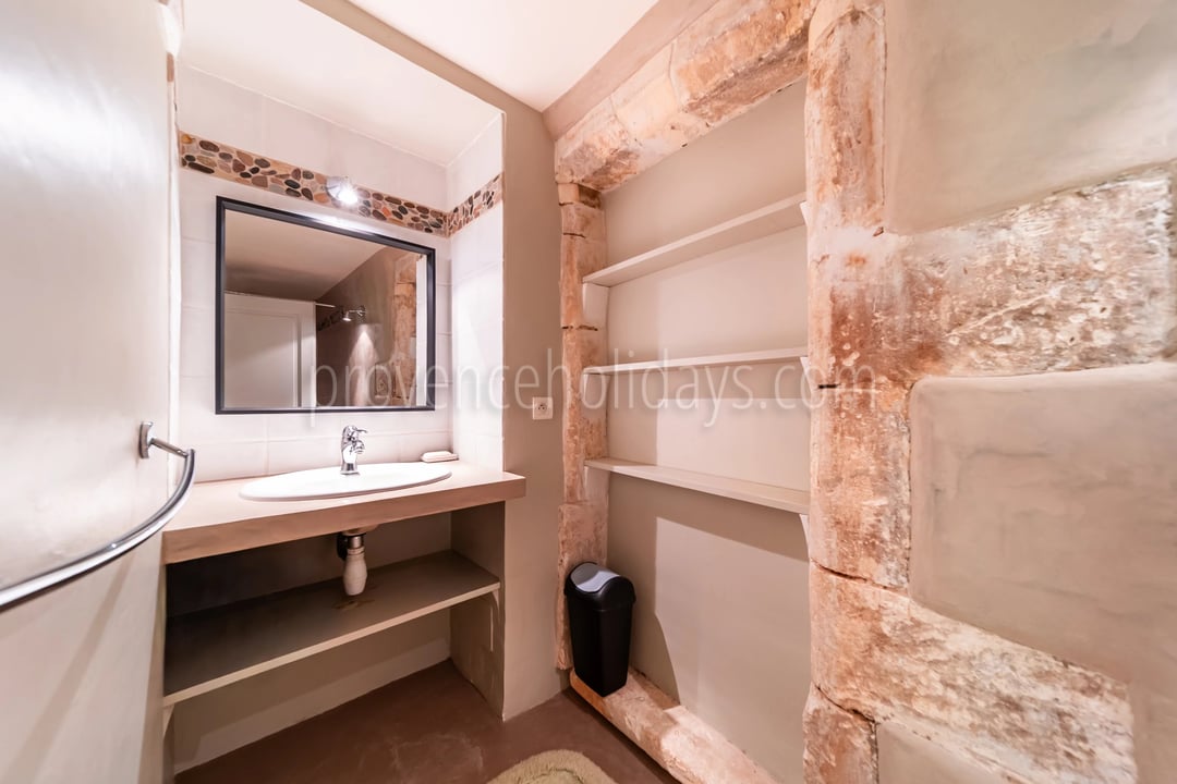 16 - Provençal mas in Ménerbes: Villa: Bathroom