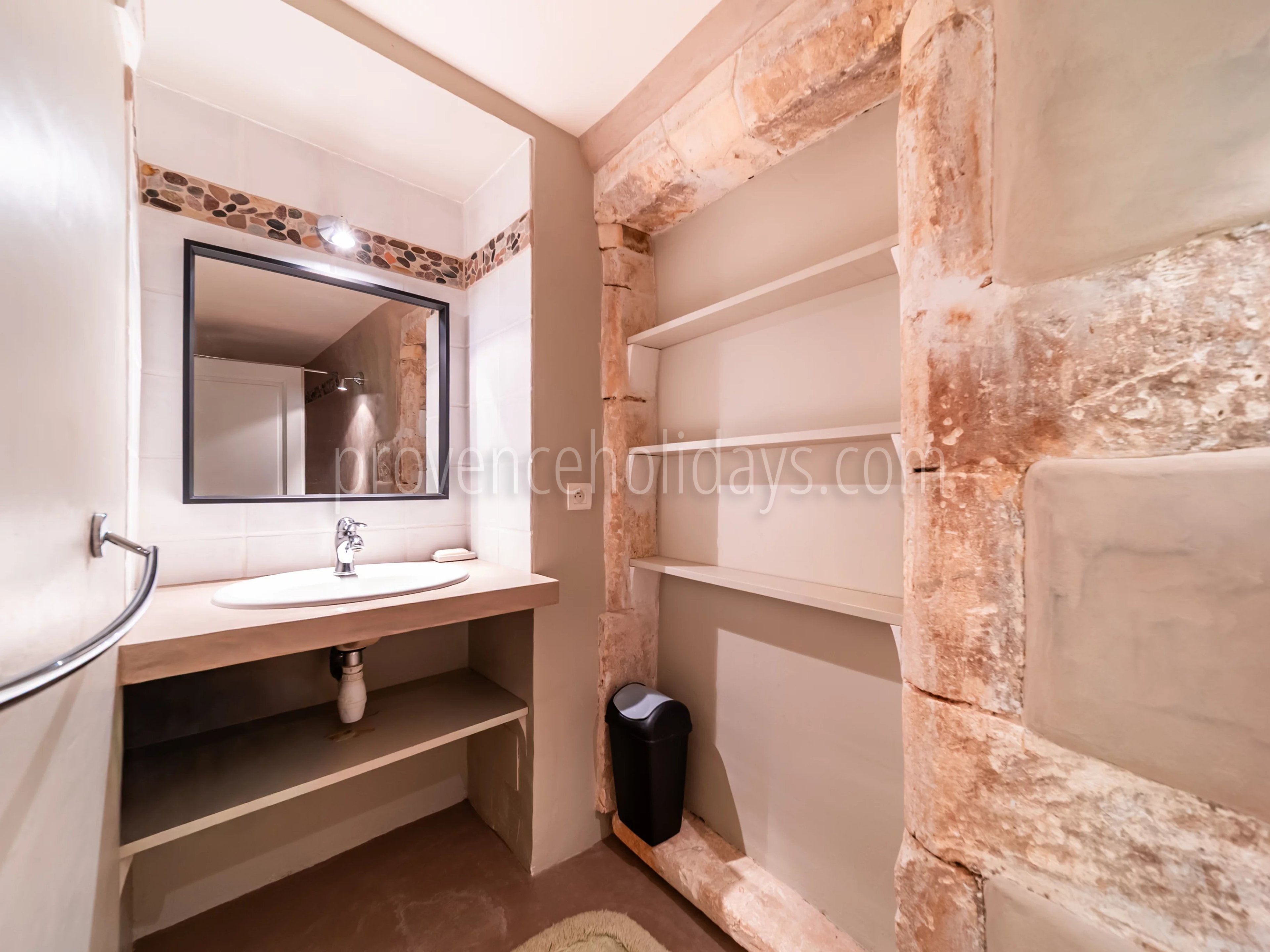 16 - Provençal mas in Ménerbes: Villa: Bathroom