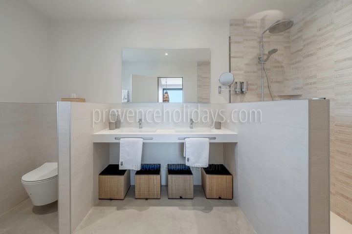 34 - Villa Clair de Luberon: Villa: Bathroom