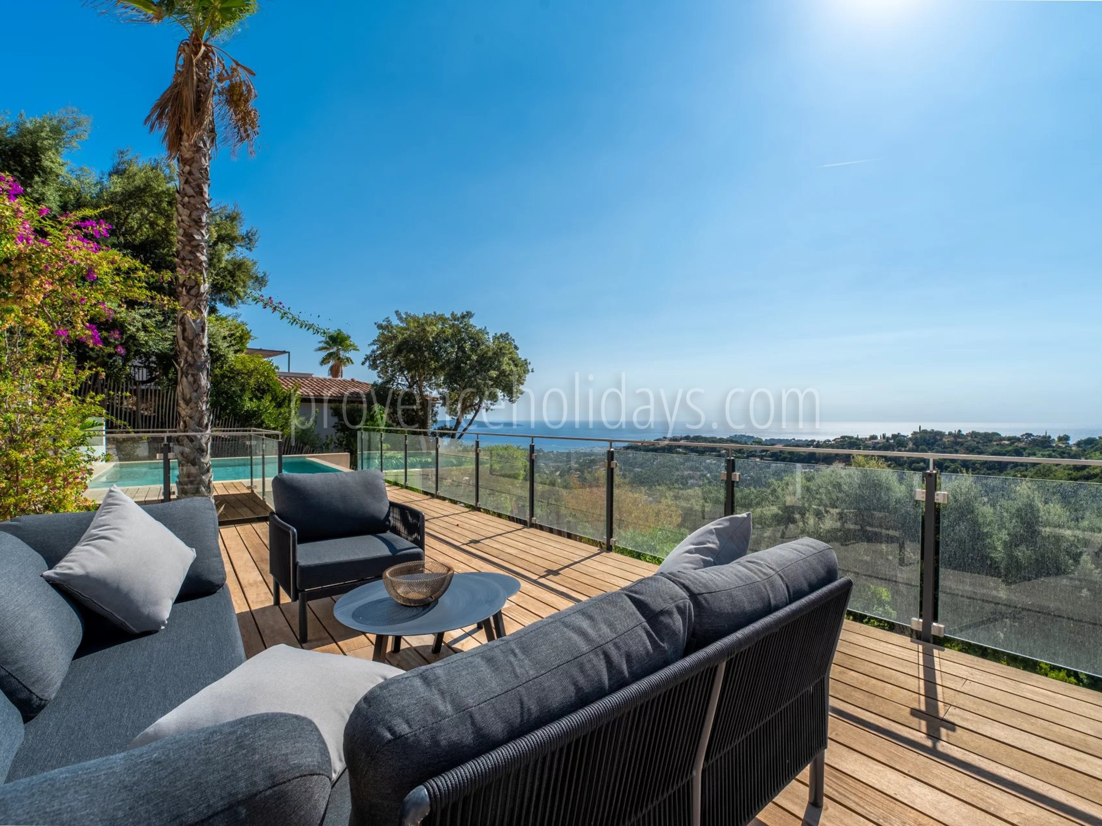 7 - Hedendaagse villa in Cavalaire-sur-Mer: Villa: Exterior