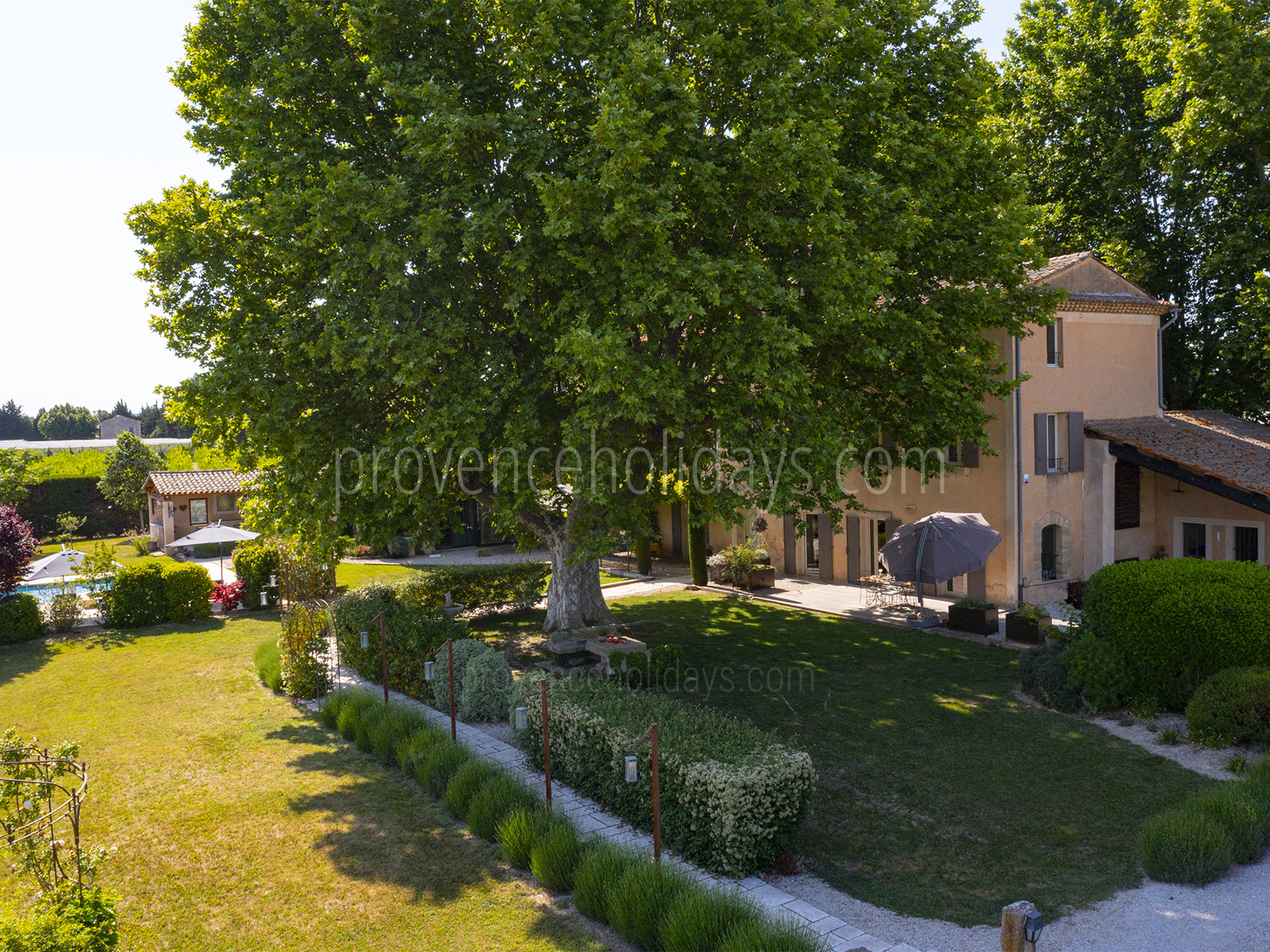 27 - Bastide du Vieux Platane: Villa: Exterior