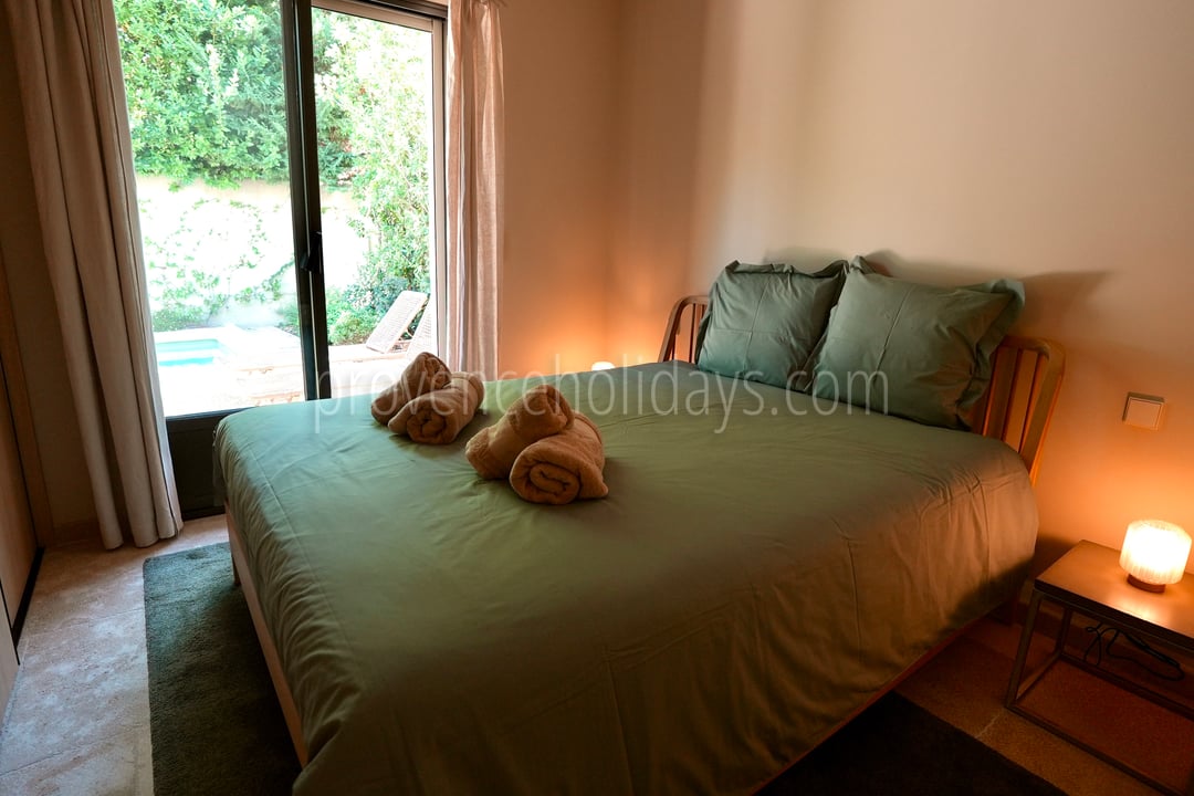 44 - La Saint-Rémoise: Villa: Bedroom 2