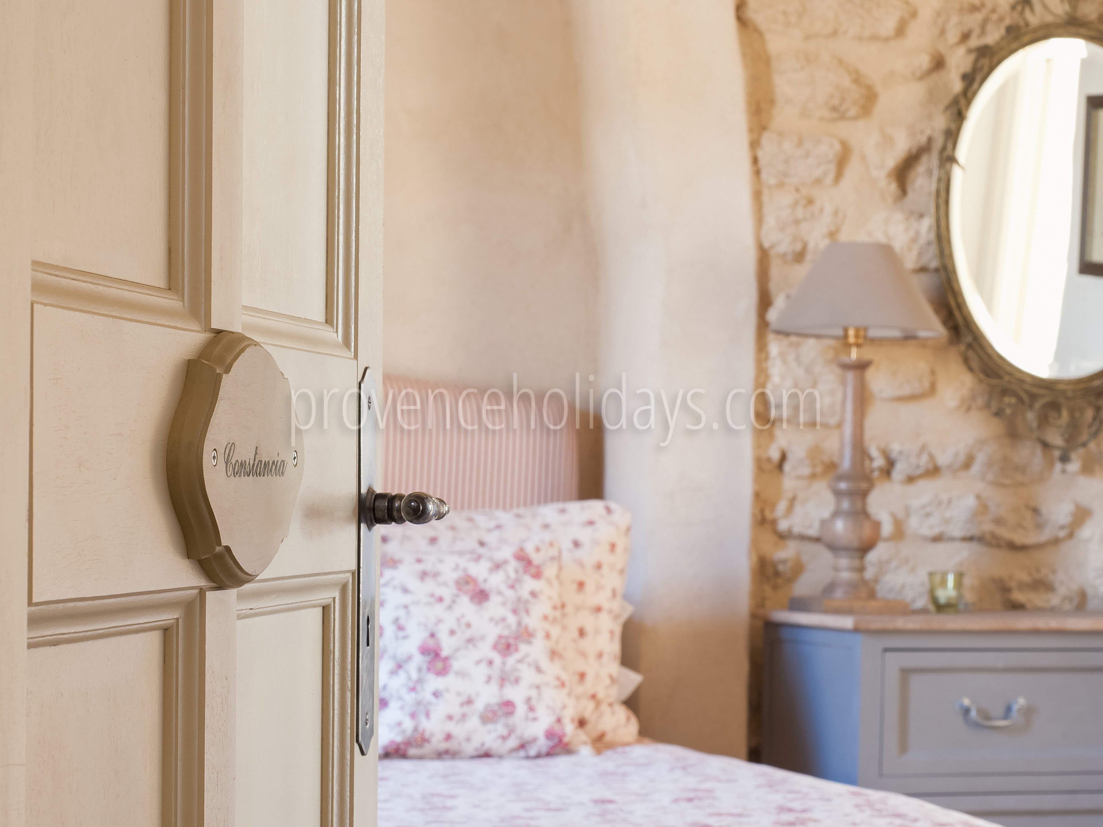 4 - Mas Pont-du-Gard: Villa: Bedroom