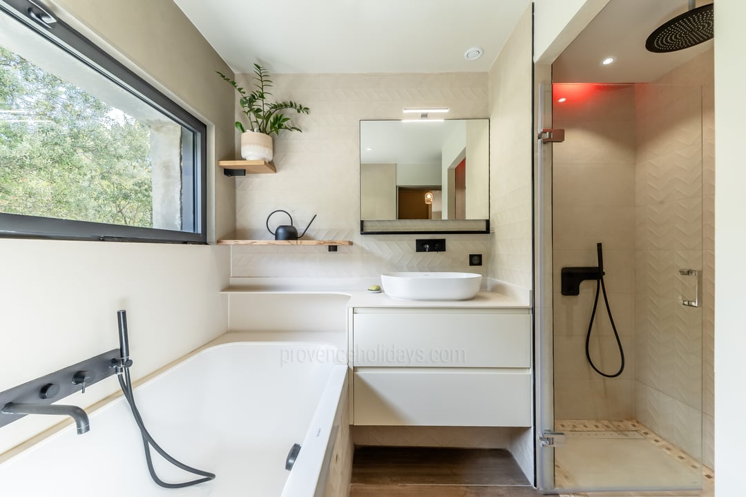 11 - Maison Mistral: Villa: Bathroom