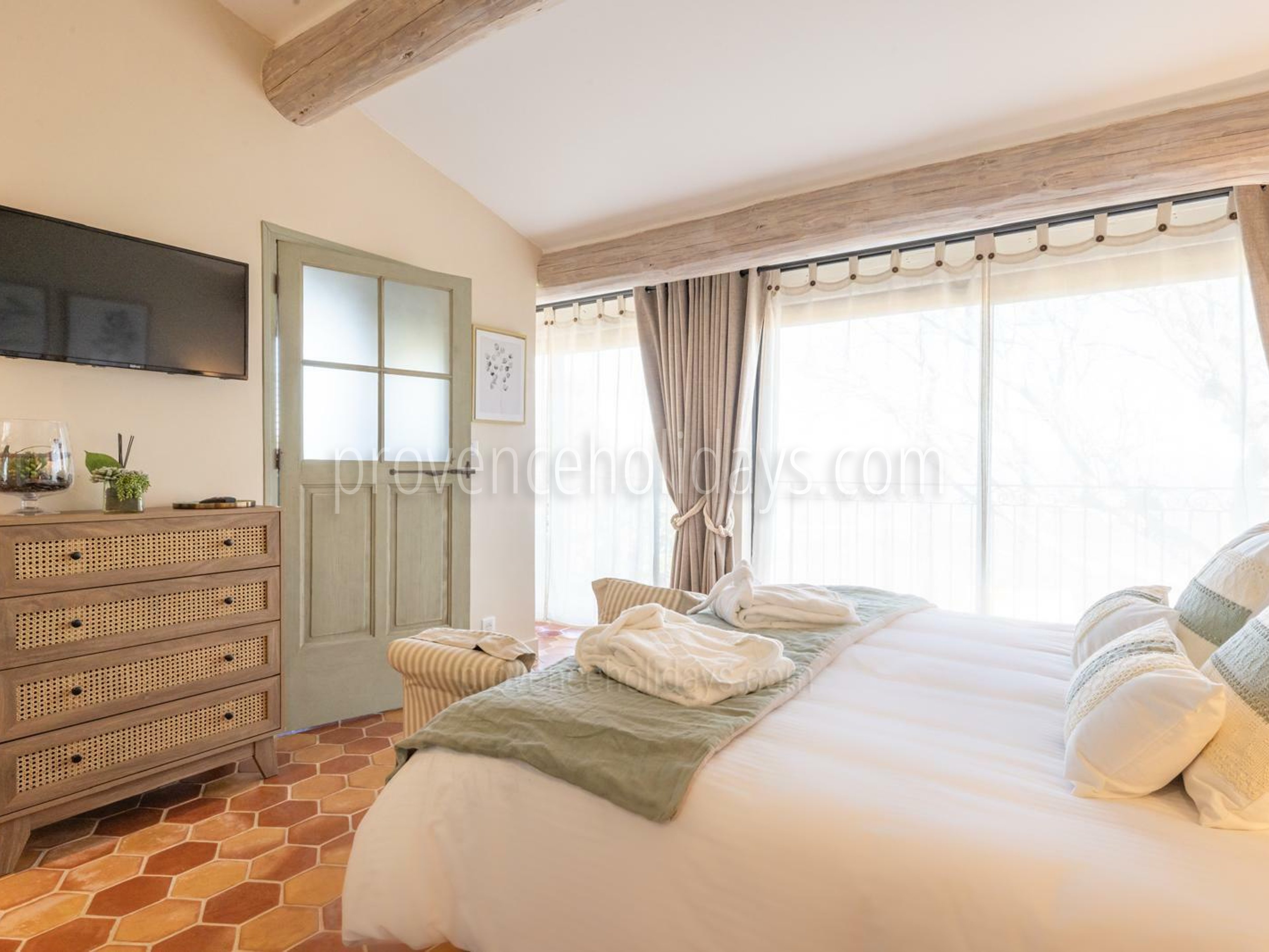 12 - Mas Sylvania: Villa: Bedroom