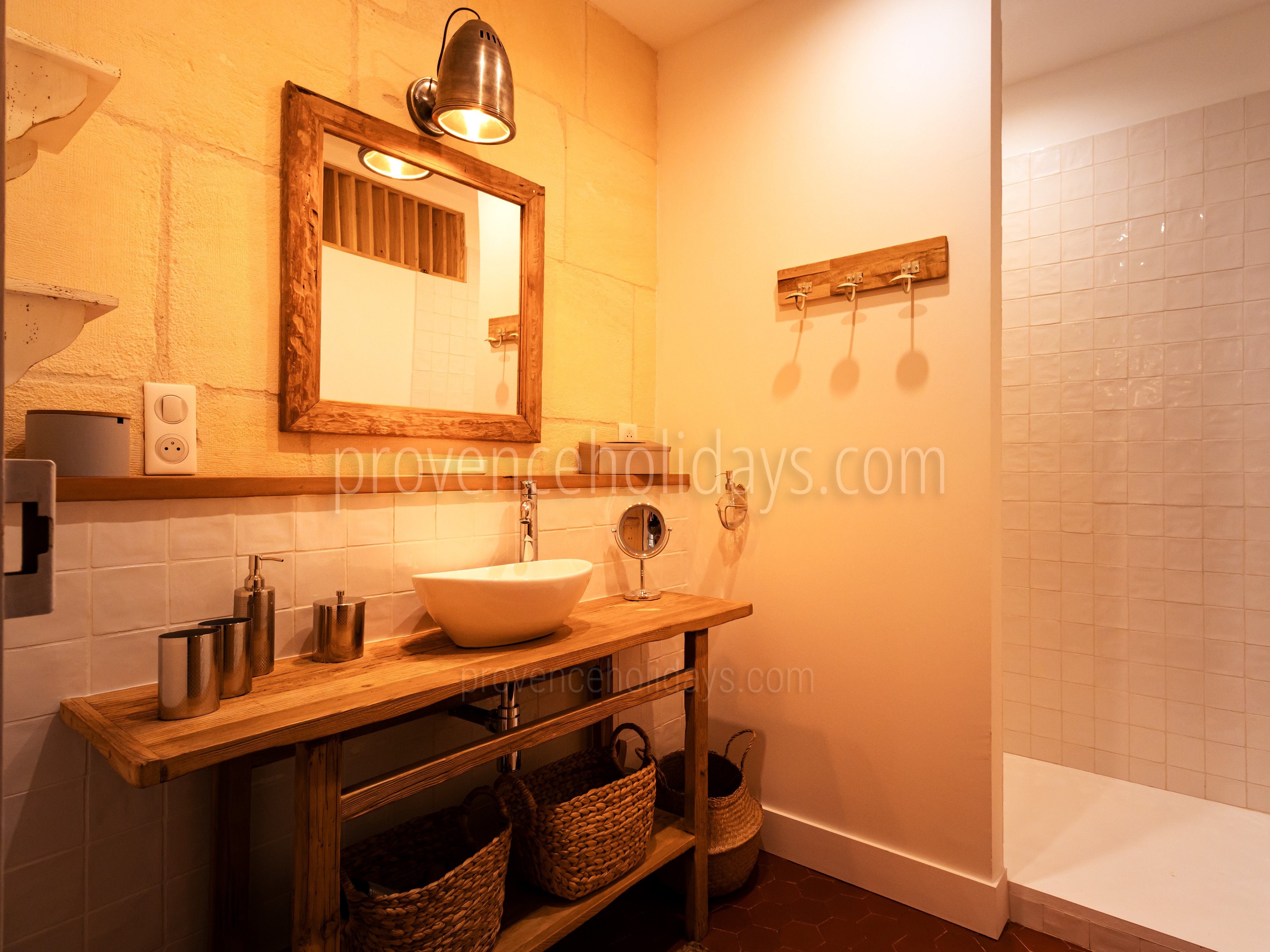 65 - Mas des Pommiers: Villa: Bathroom