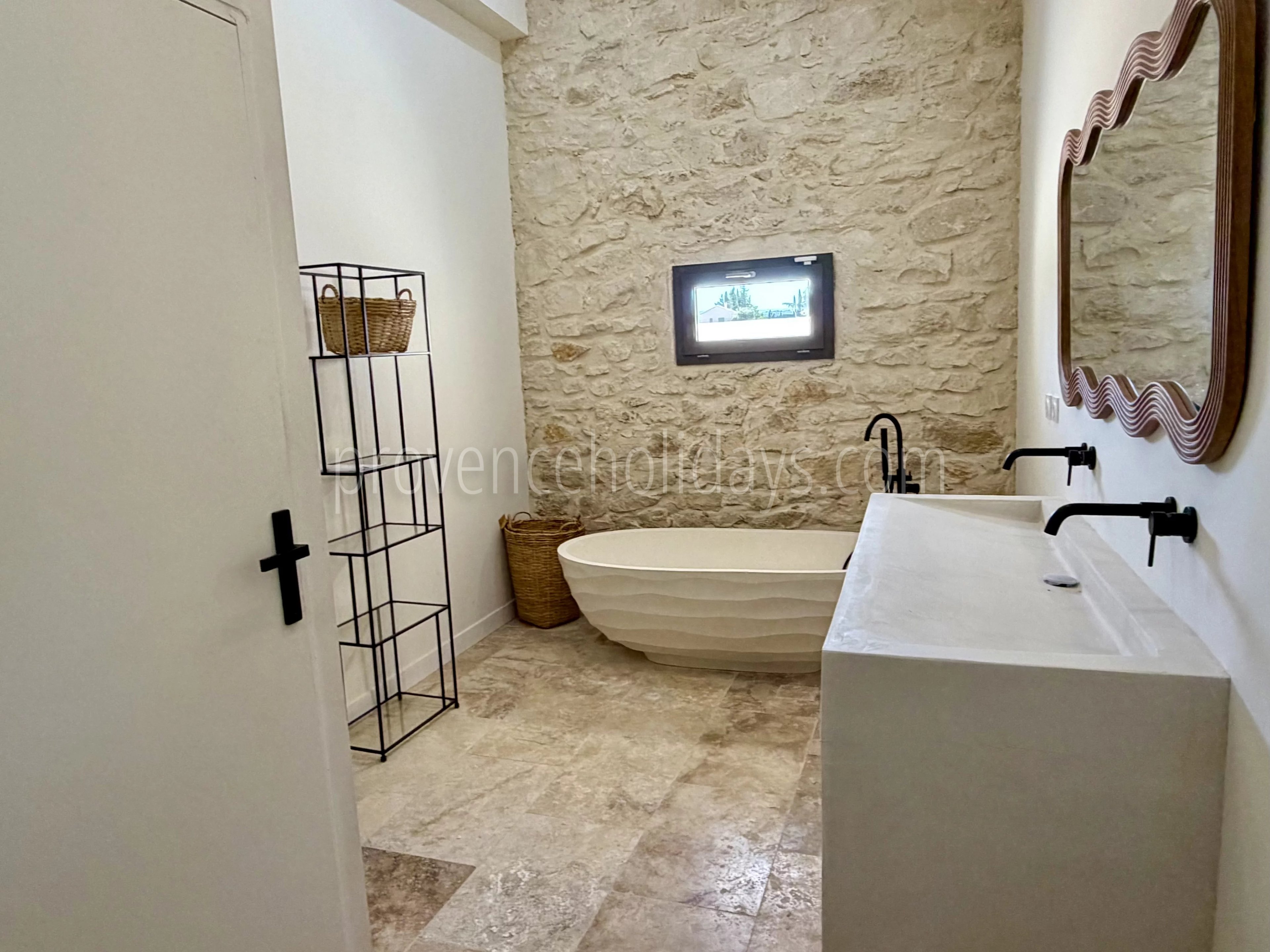 13 - Contemporary house in L\'Isle-sur-la-Sorgue: Villa: Bathroom