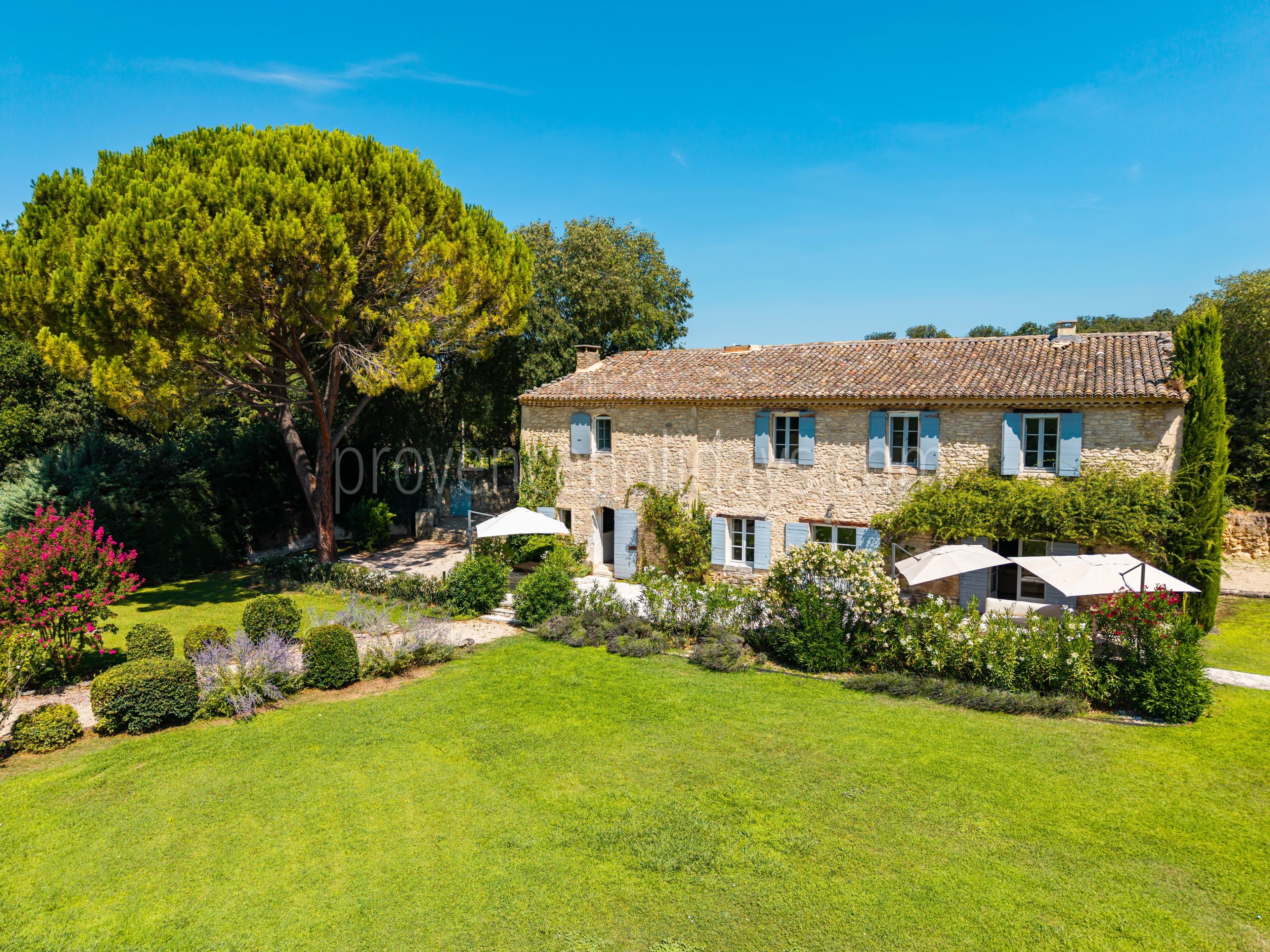4 - Provençal mas in Ménerbes: Villa: Exterior