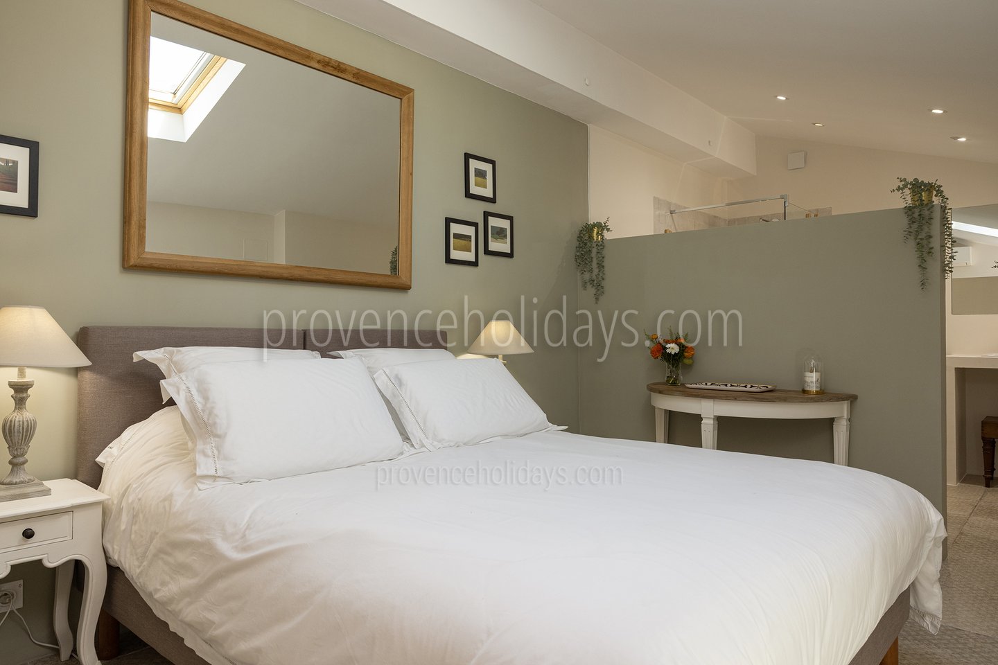 18 - Le Mazet Saint Paul: Villa: Bedroom