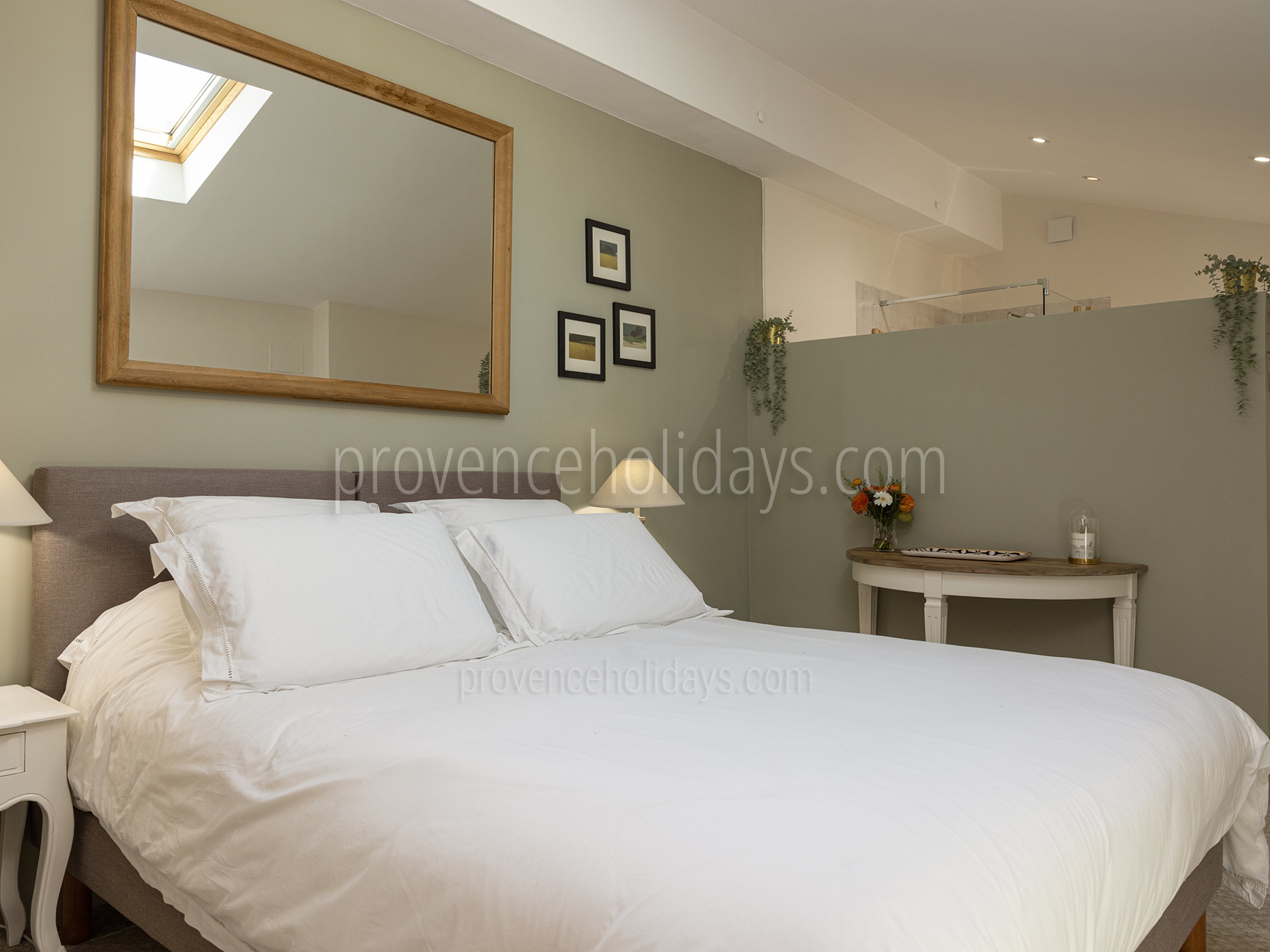 18 - Le Mazet Saint Paul: Villa: Bedroom