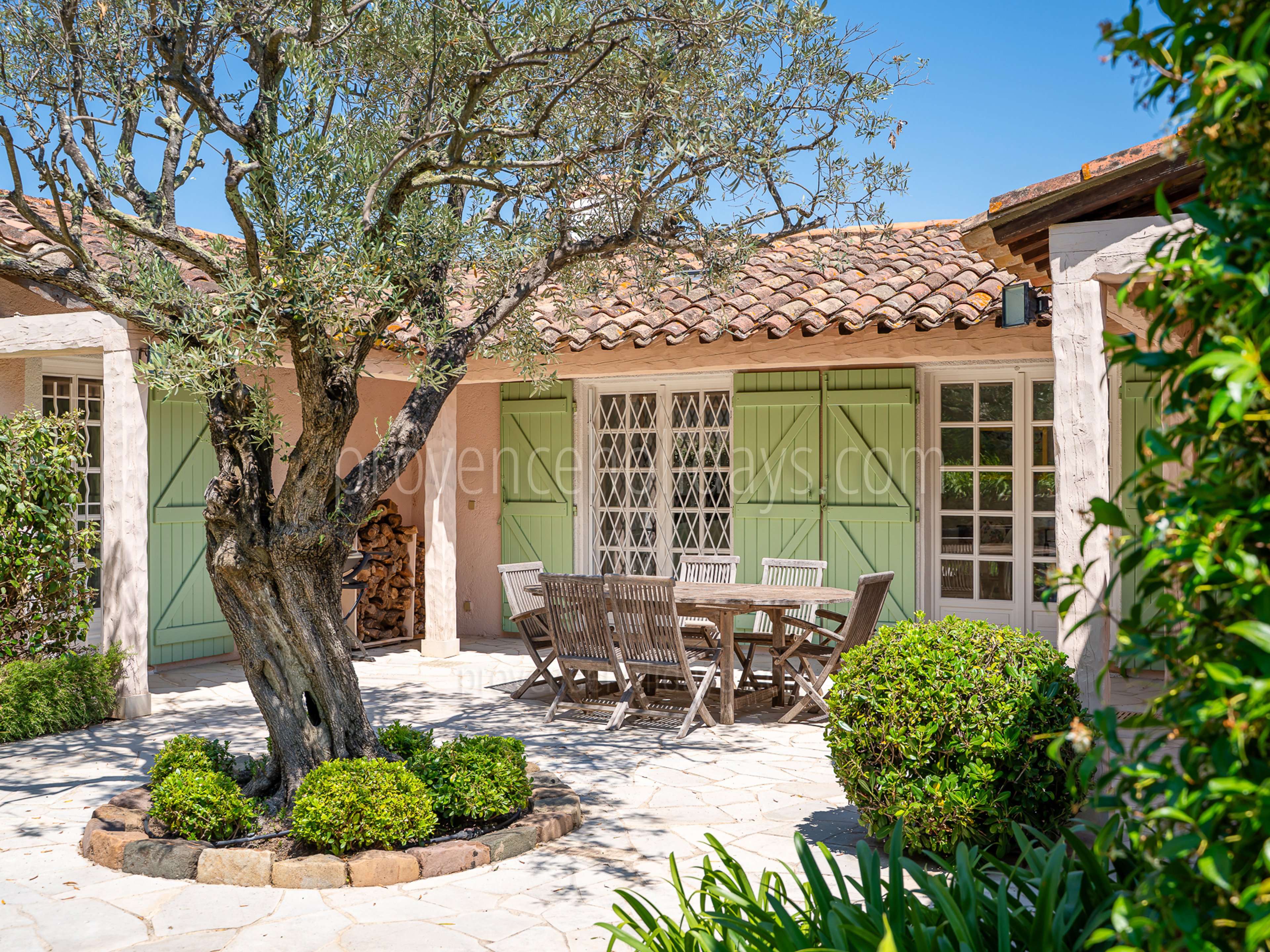 3 - Villa Castelas: Villa: Exterior