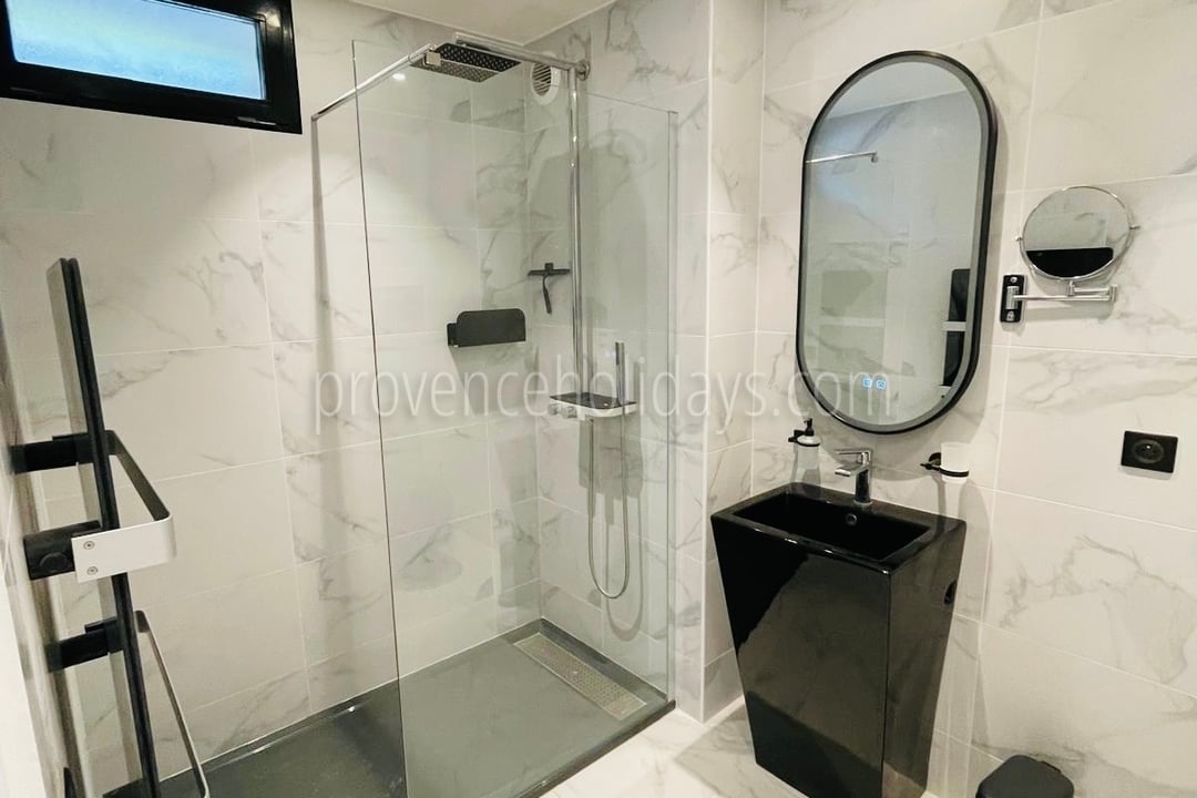27 - Villa Croisette: Villa: Bathroom