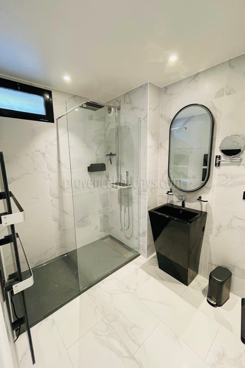 27 - Villa Croisette: Villa: Bathroom
