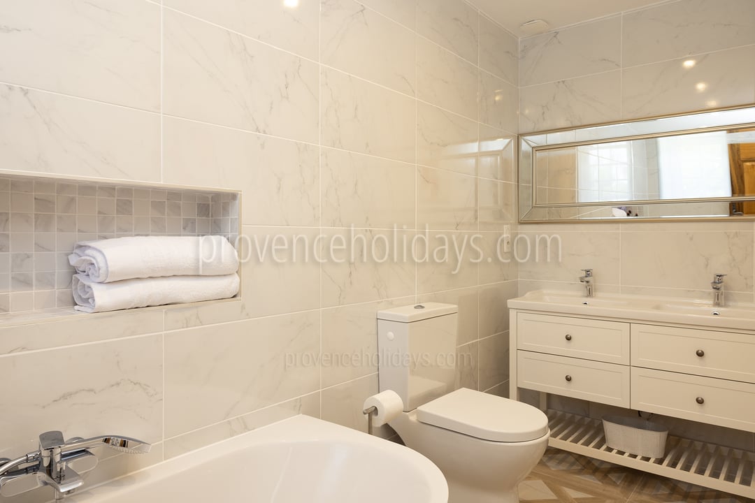 39 - La Bastide Lavande: Villa: Bathroom