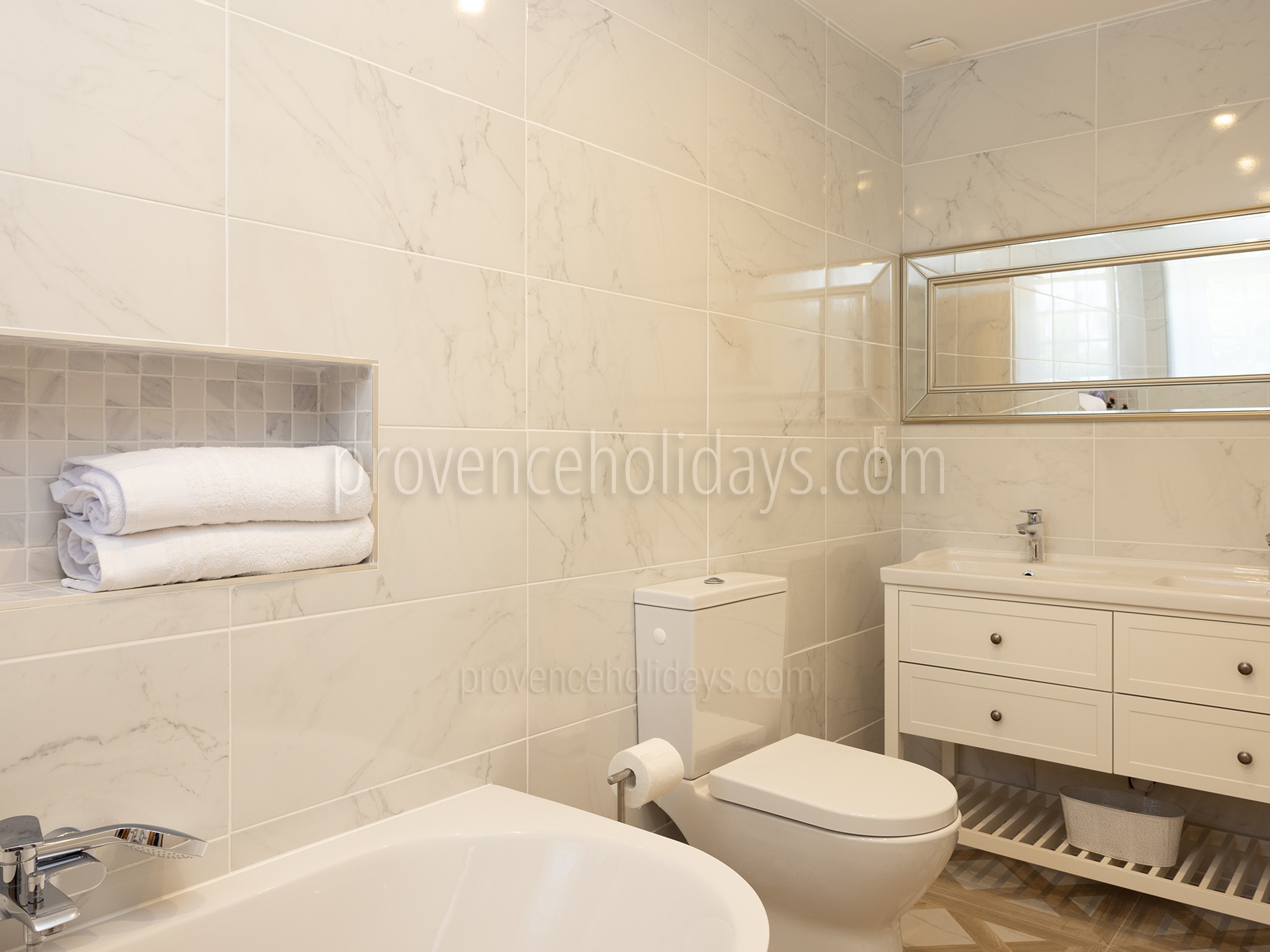 39 - La Bastide Lavande: Villa: Bathroom