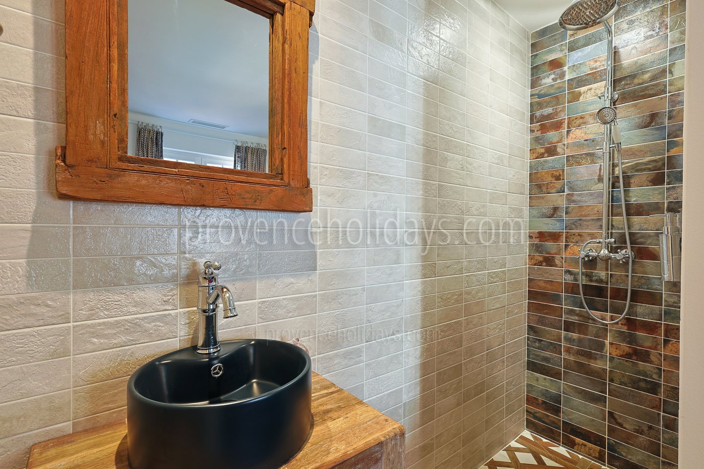 19 - Le Mas de la Garde: Villa: Bathroom