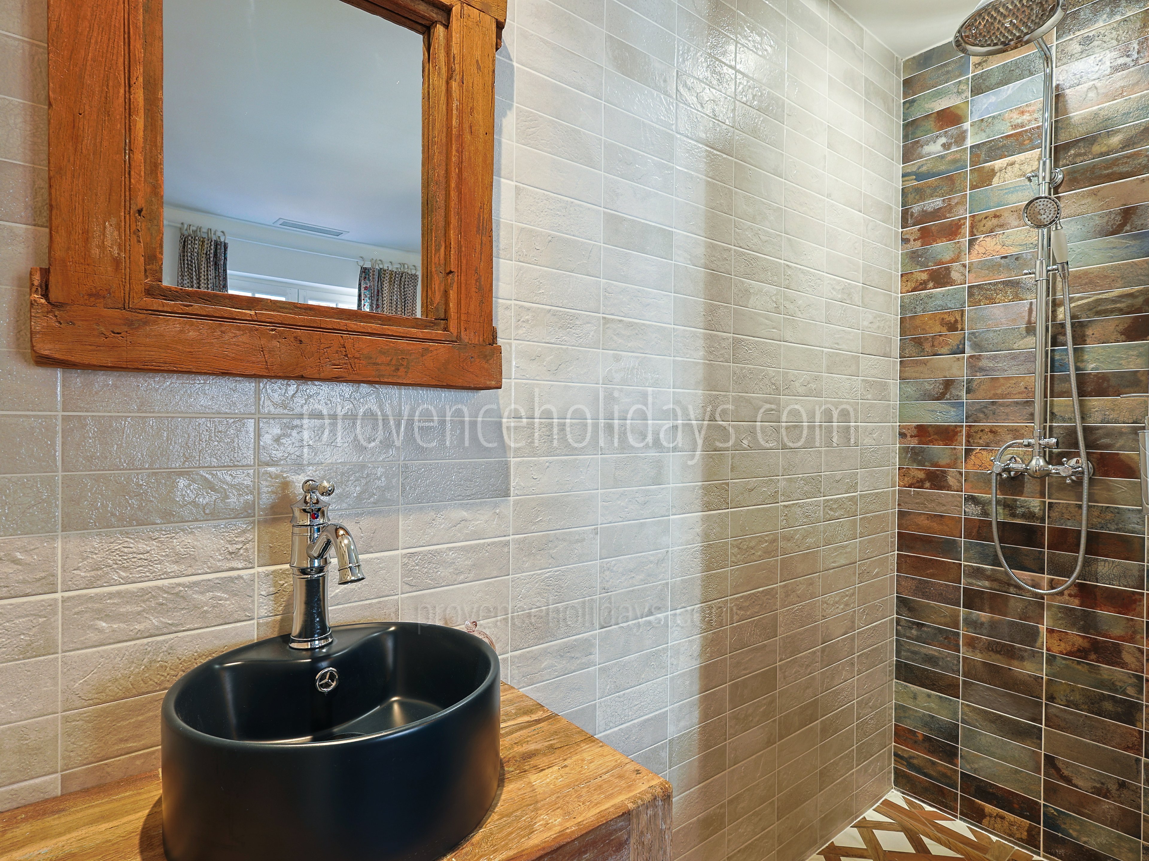 19 - Le Mas de la Garde: Villa: Bathroom