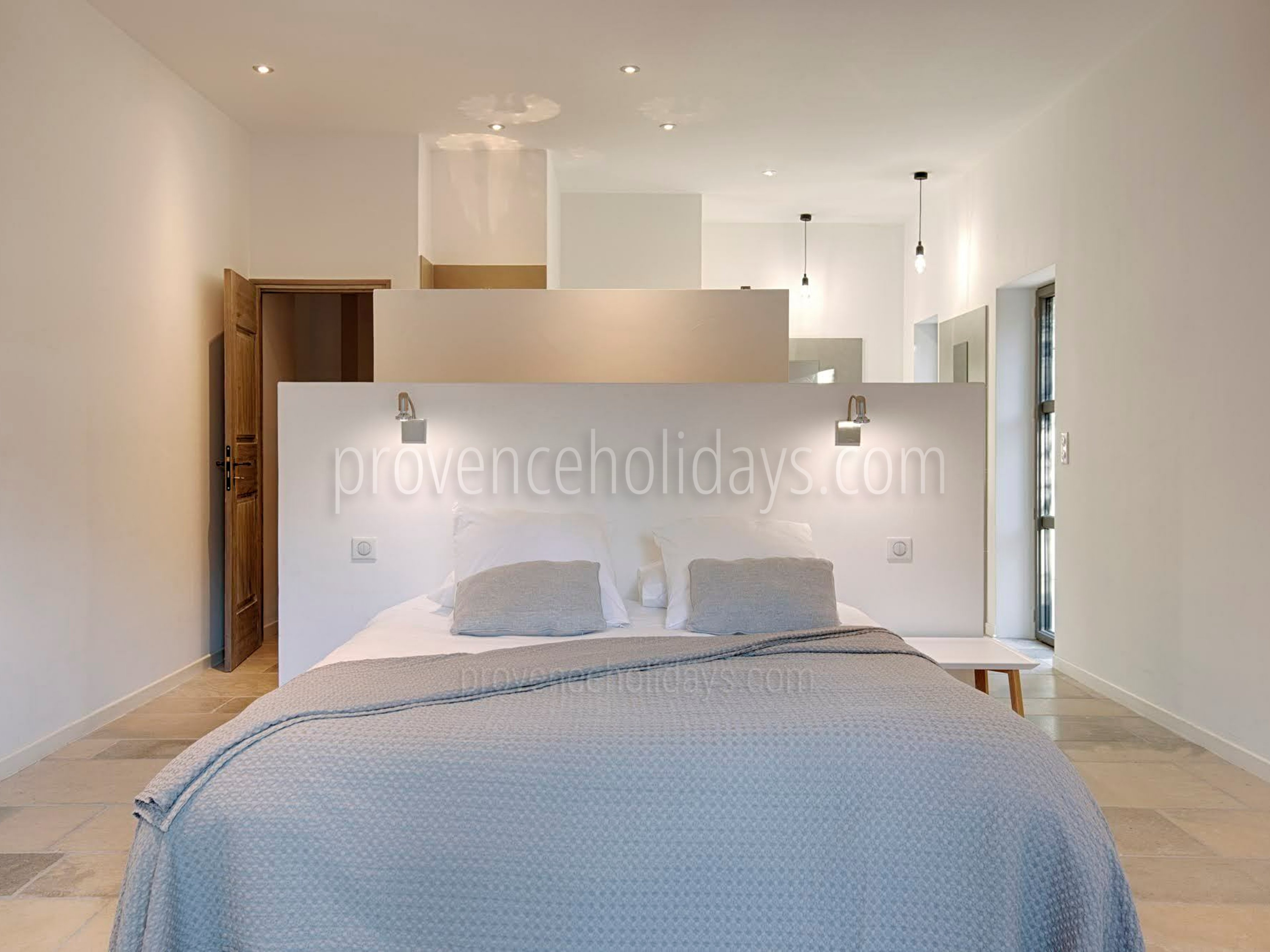 4 - Le Mas de la Pinède: Villa: Bedroom