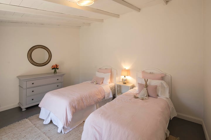 29 - Mas Mouriès: Villa: Bedroom