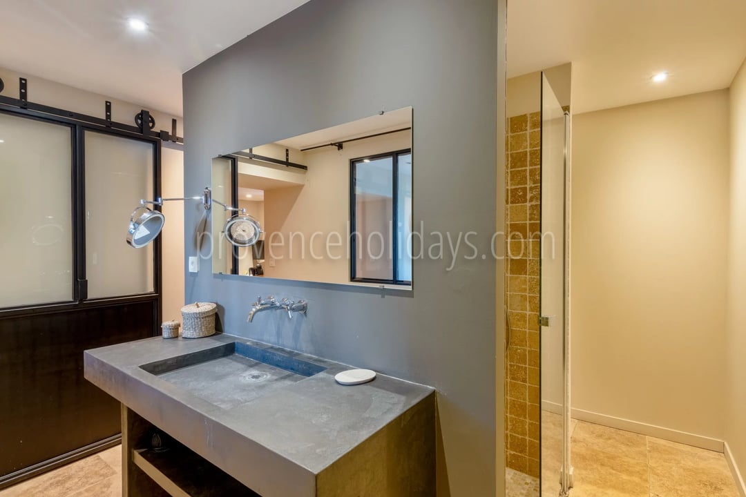 22 - Stone estate in La Garde-Freinet: Villa: Bathroom