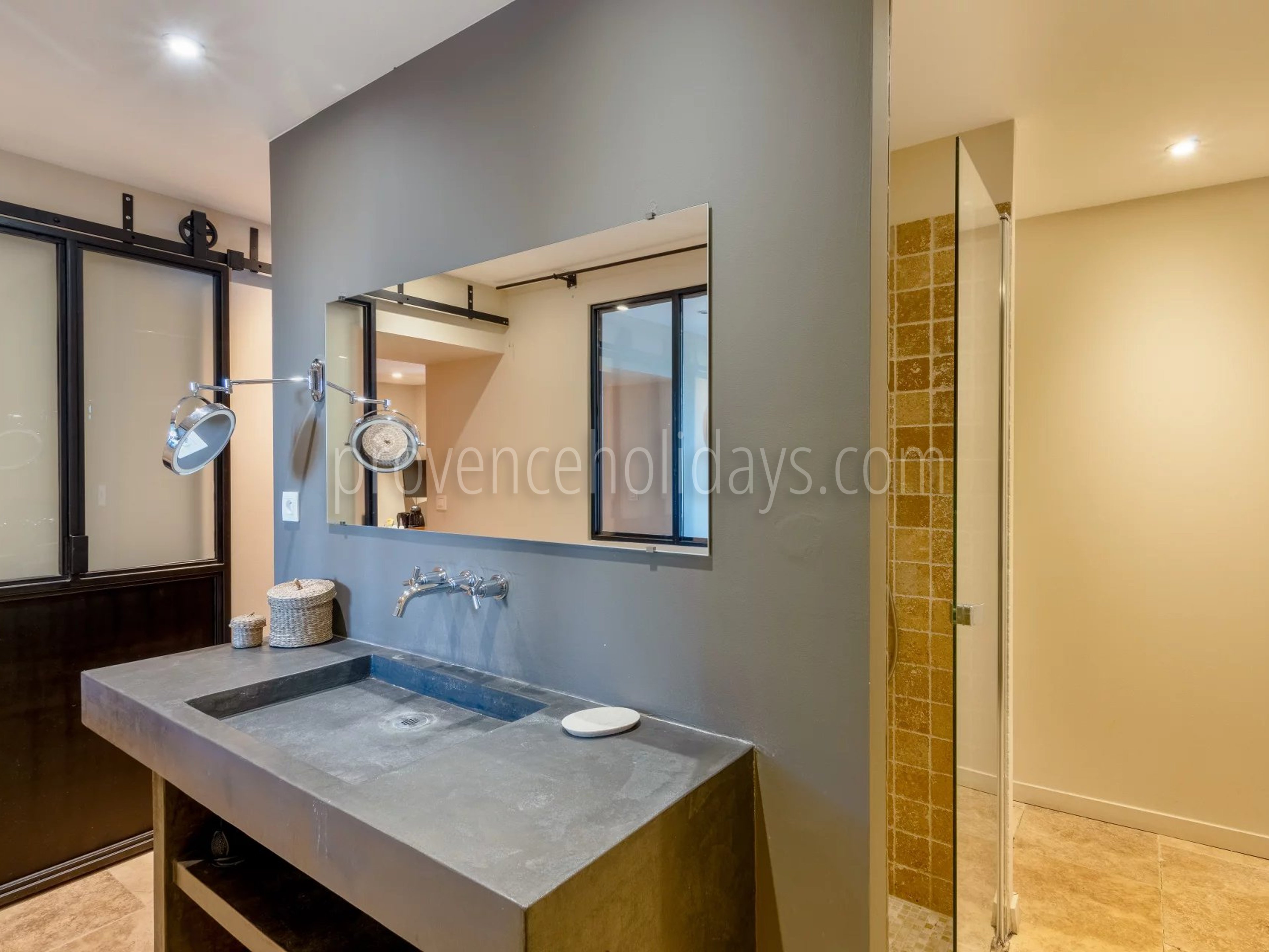 22 - Stone estate in La Garde-Freinet: Villa: Bathroom