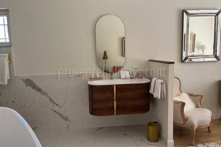 44 - Le Mas de la Cabro: Villa: Bathroom