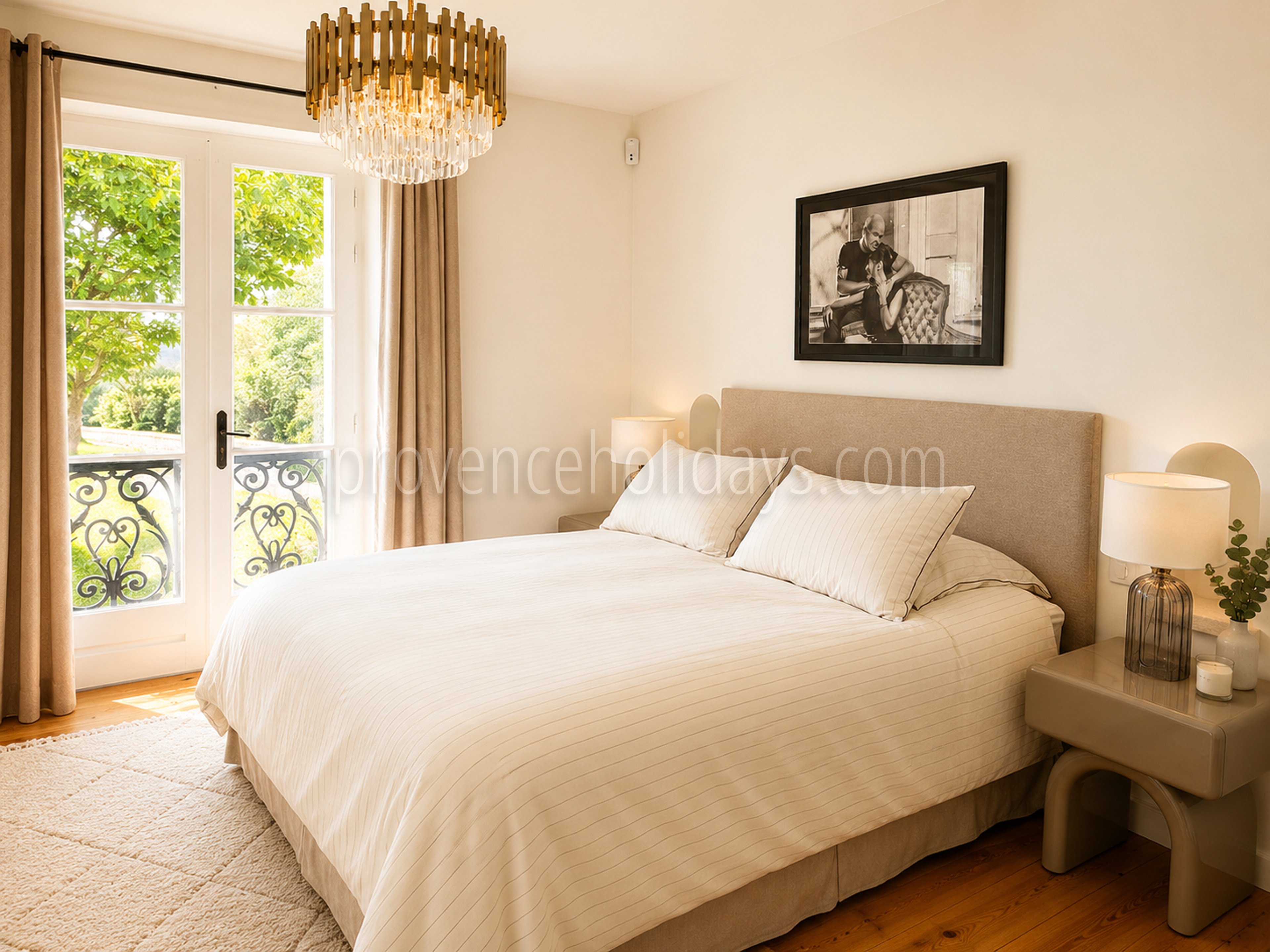 21 - Uitzonderlijke, gerenoveerde stenen boerderij: Villa: Bedroom