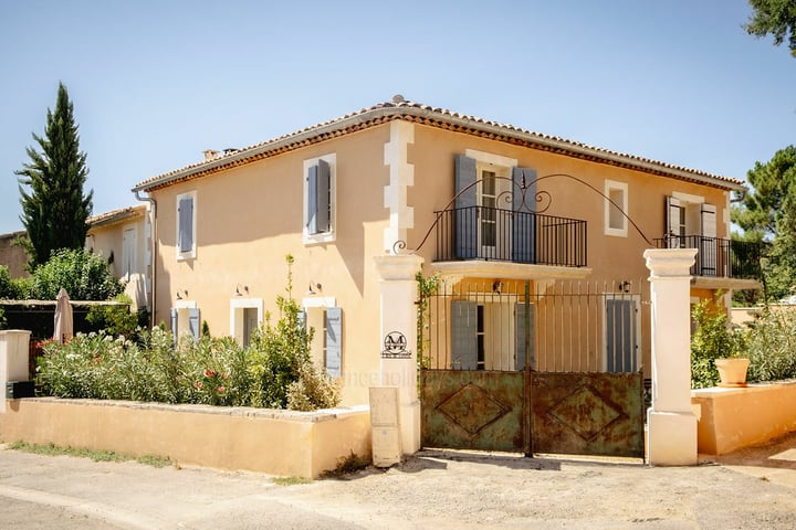 Grande maison de village avec superbe jardin