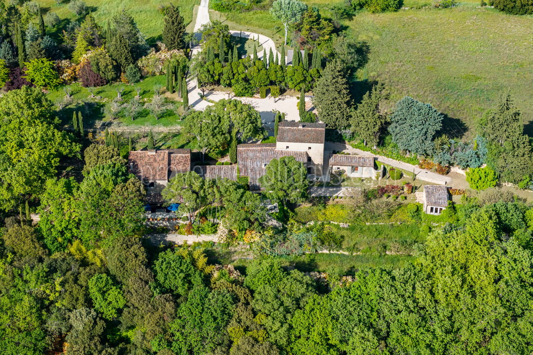 31 - Stone Property in Ménerbes: Villa: Exterior