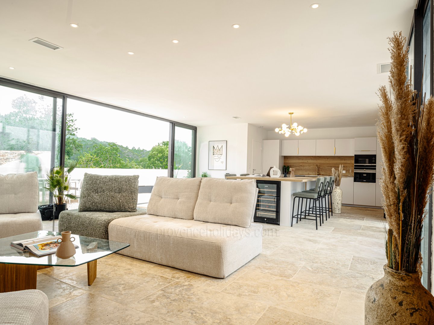 19 - Villa de Laval: Villa: Interior