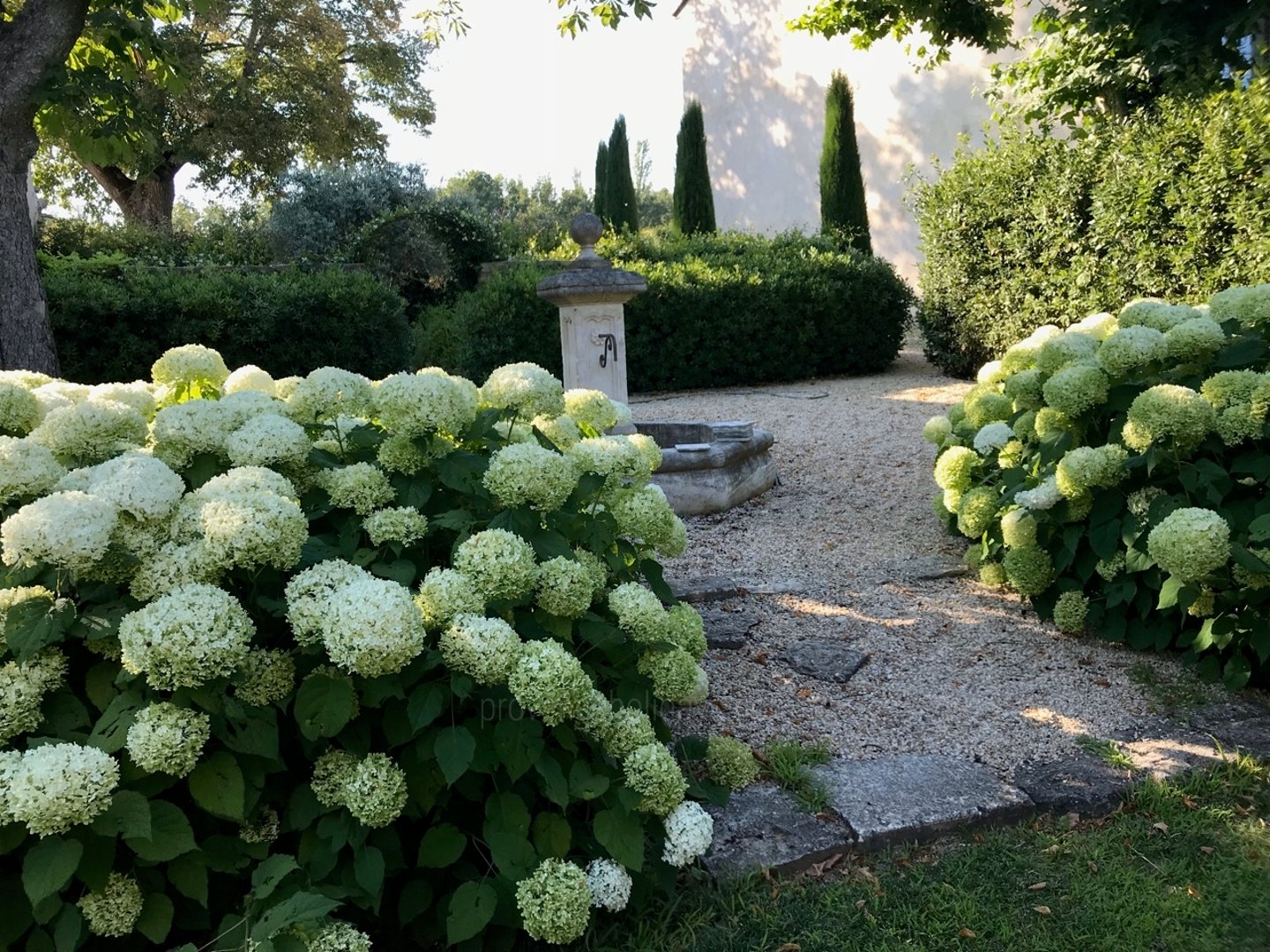 56 - Bastide de Goult: Villa: Exterior