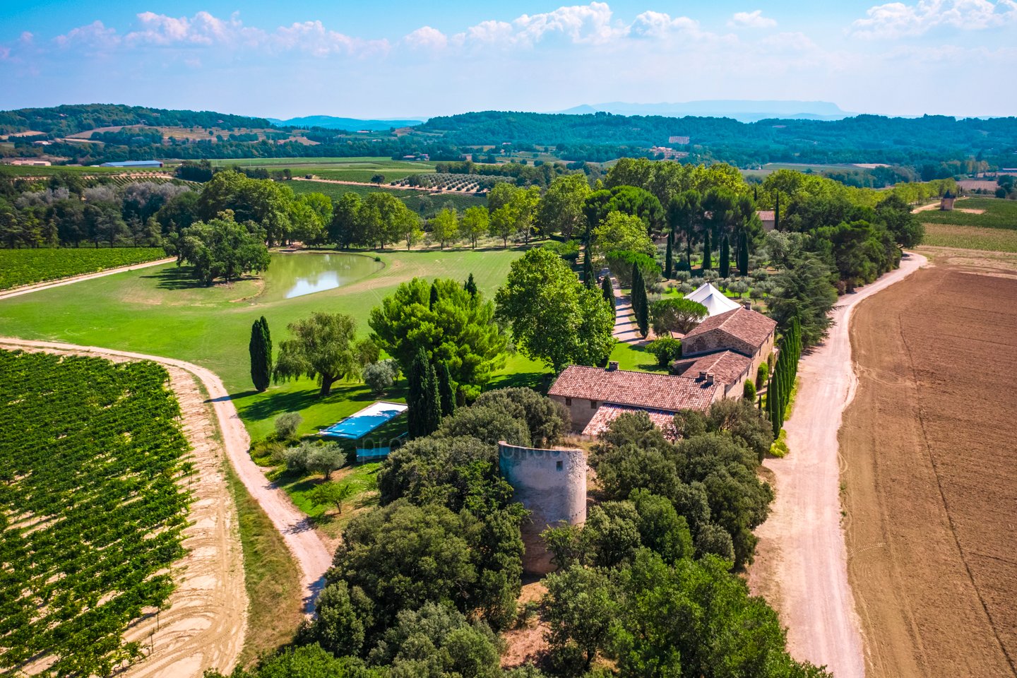 80 - Domaine de Luberon: Villa: Exterior