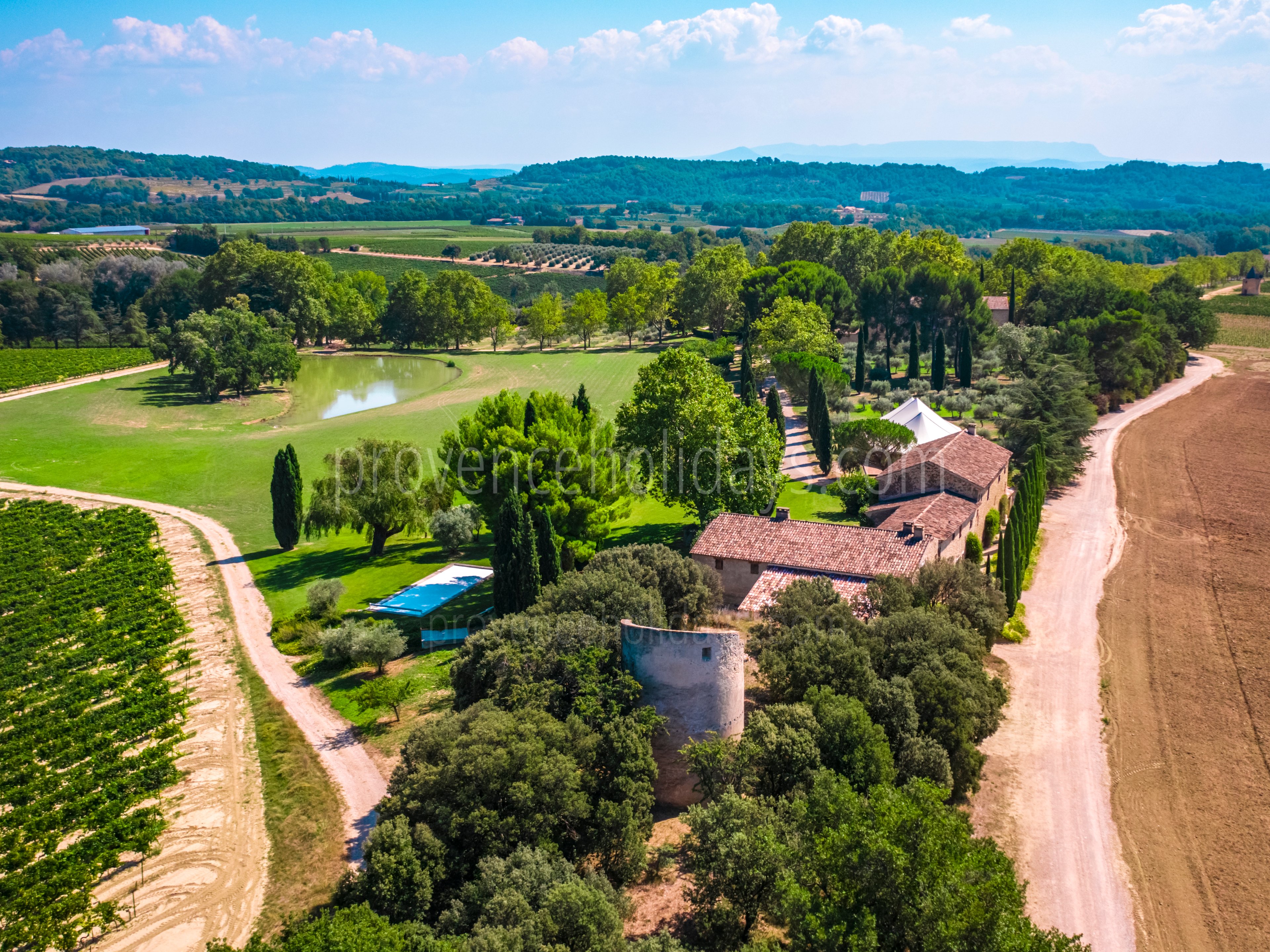 80 - Domaine de Luberon: Villa: Exterior