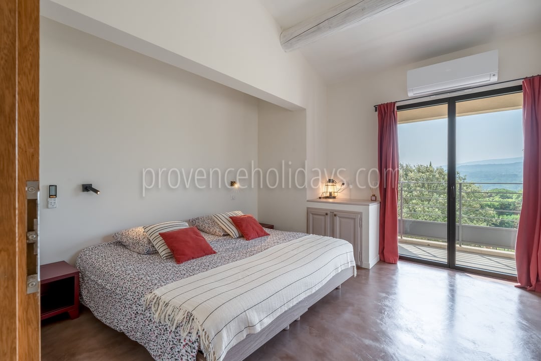 15 - Le Belvédère Provençal: Villa: Bedroom