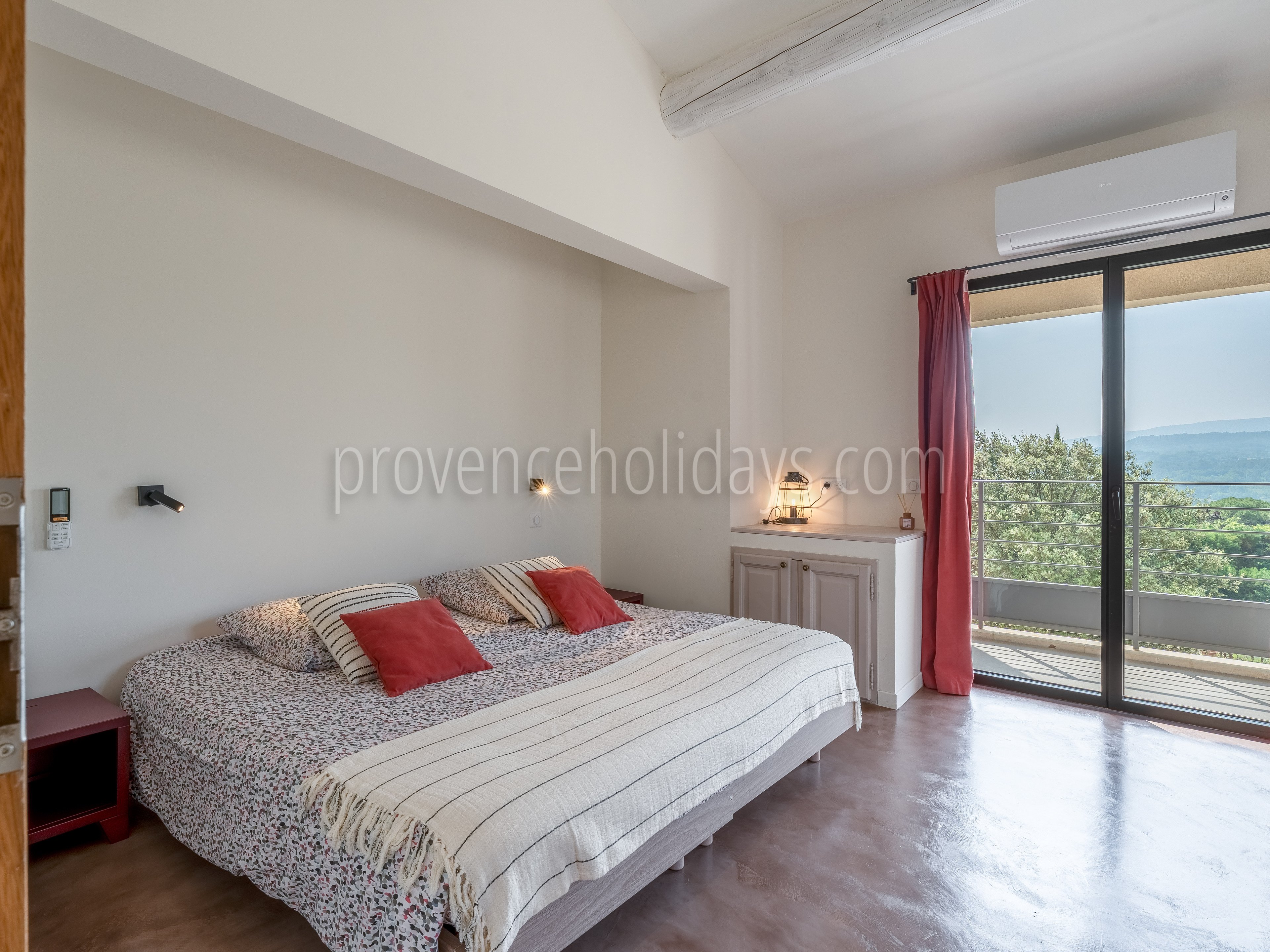 15 - Le Belvédère Provençal: Villa: Bedroom