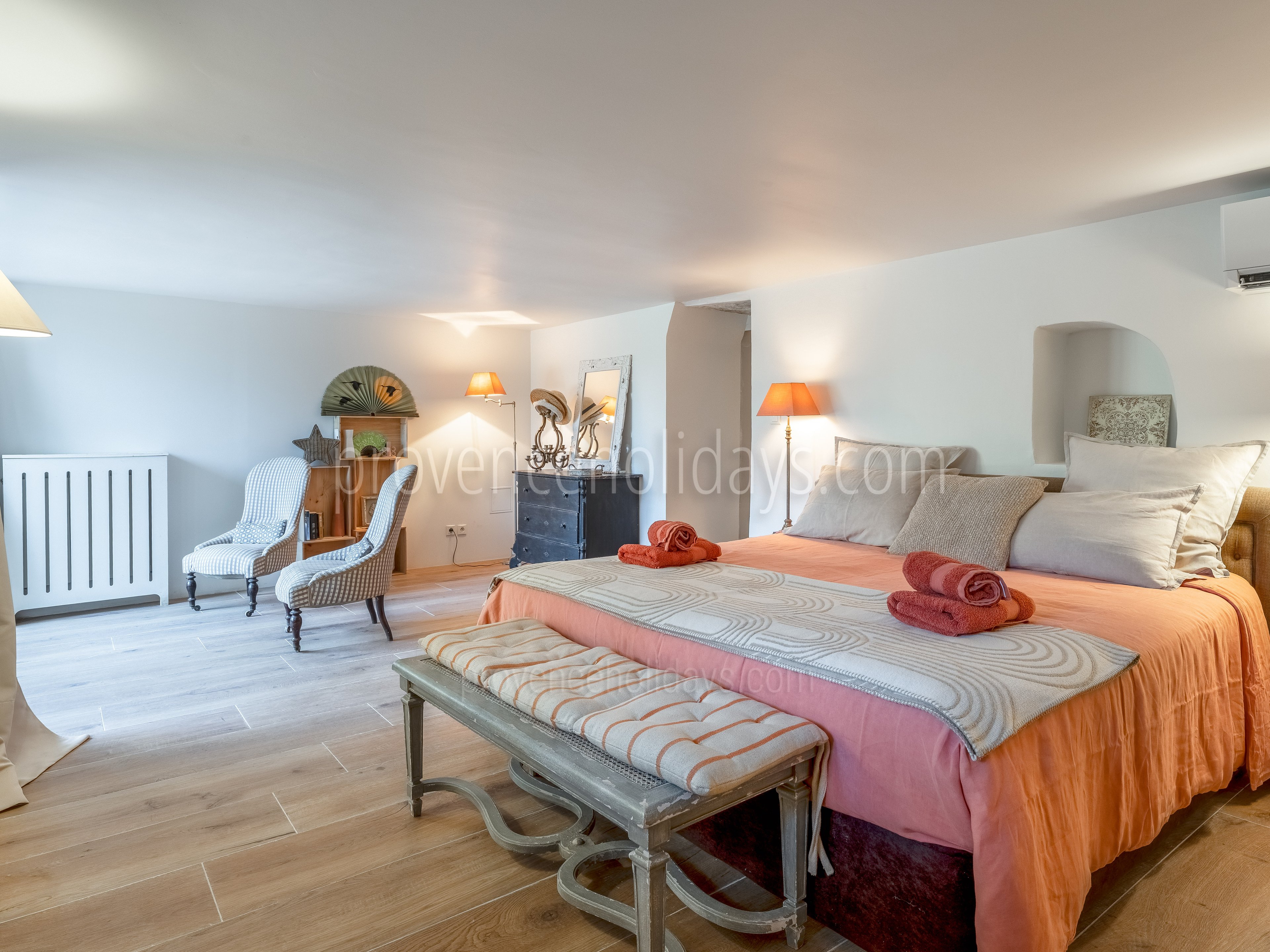 19 - Le Mas de Cabrières: Villa: Bedroom
