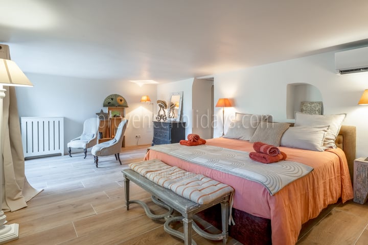 18 - Le Mas de Cabrières: Villa: Bedroom 1