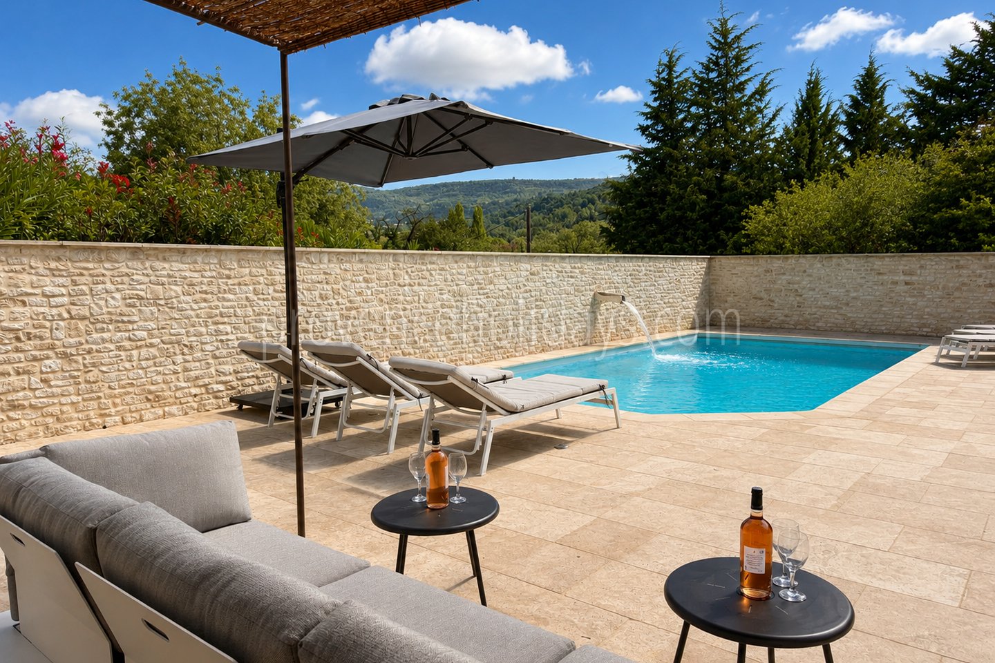 0 - Villa met verwarmd zwembad en uitzicht op de Luberon: Villa: Pool