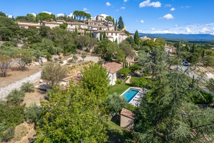 Moderne villa mit panoramablick