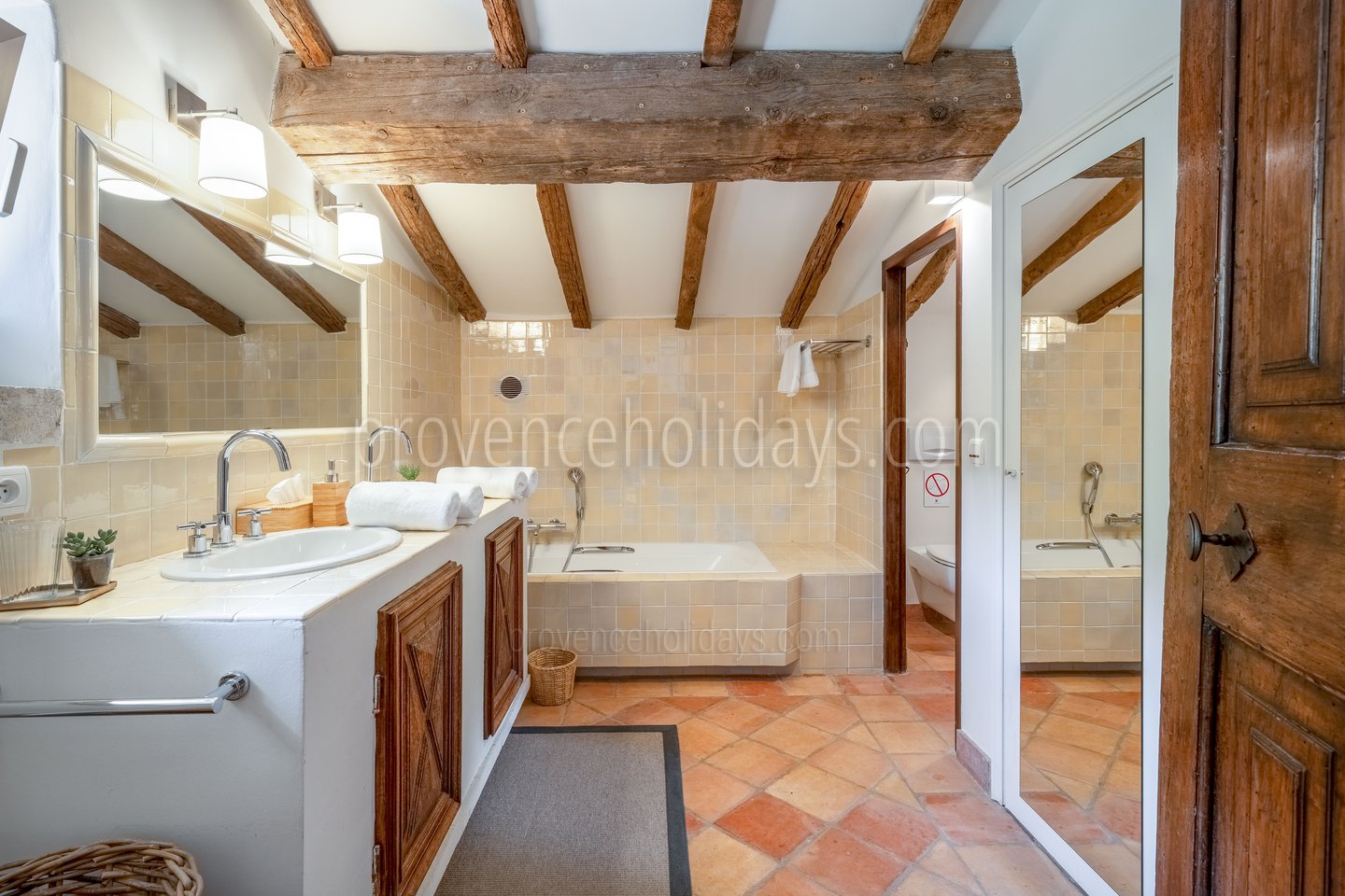 38 - Le Mas de Goult (24): Villa: Bathroom