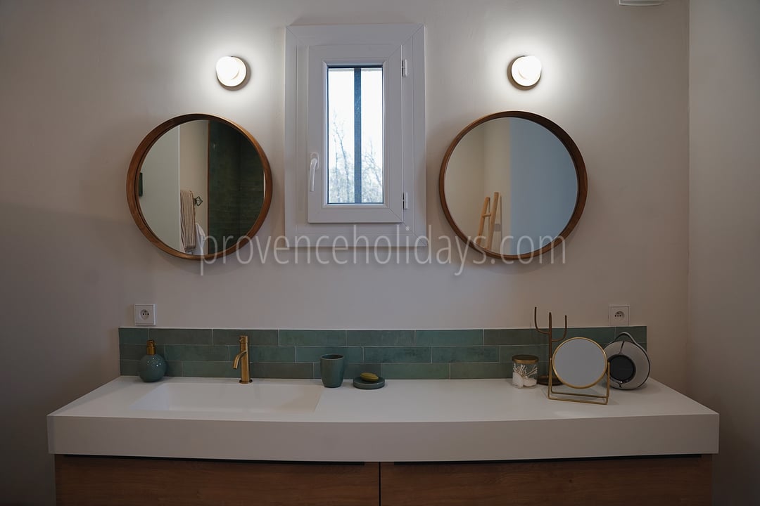17 - Mas Trabail: Villa: Bathroom