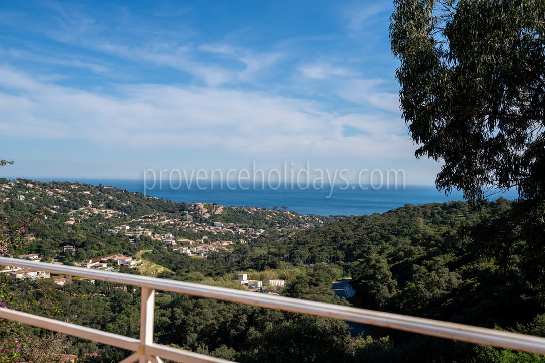 Provenzalische Villa mit Meerblick, Pool und absoluter Gelassenheit auf den Höhen von Cavalaire. 5 - Bastide Solaris: Villa: Exterior