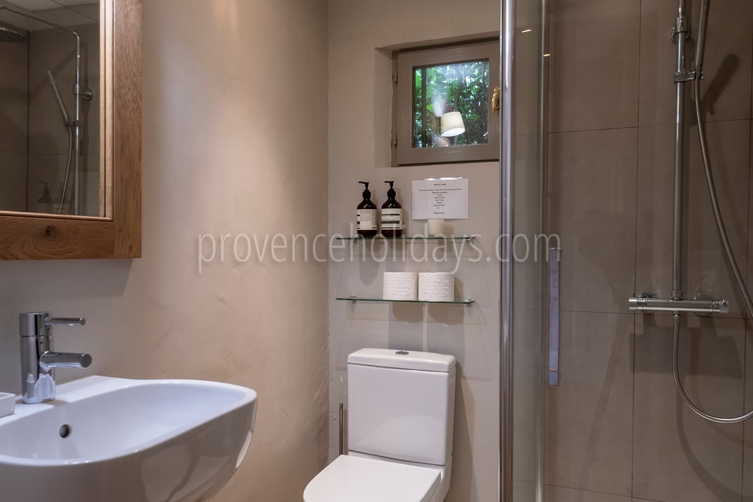 65 - Domaine de Joucas: Villa: Bathroom