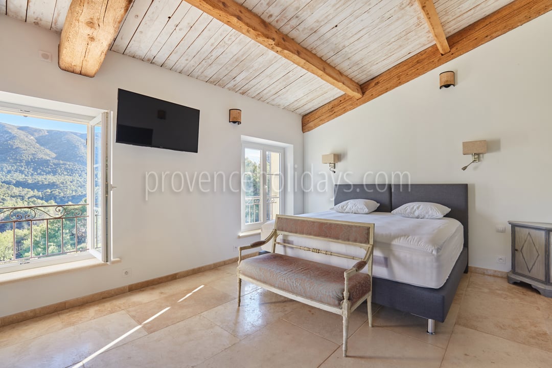 21 - À l\'Ombre de Cézanne: Villa: Bedroom