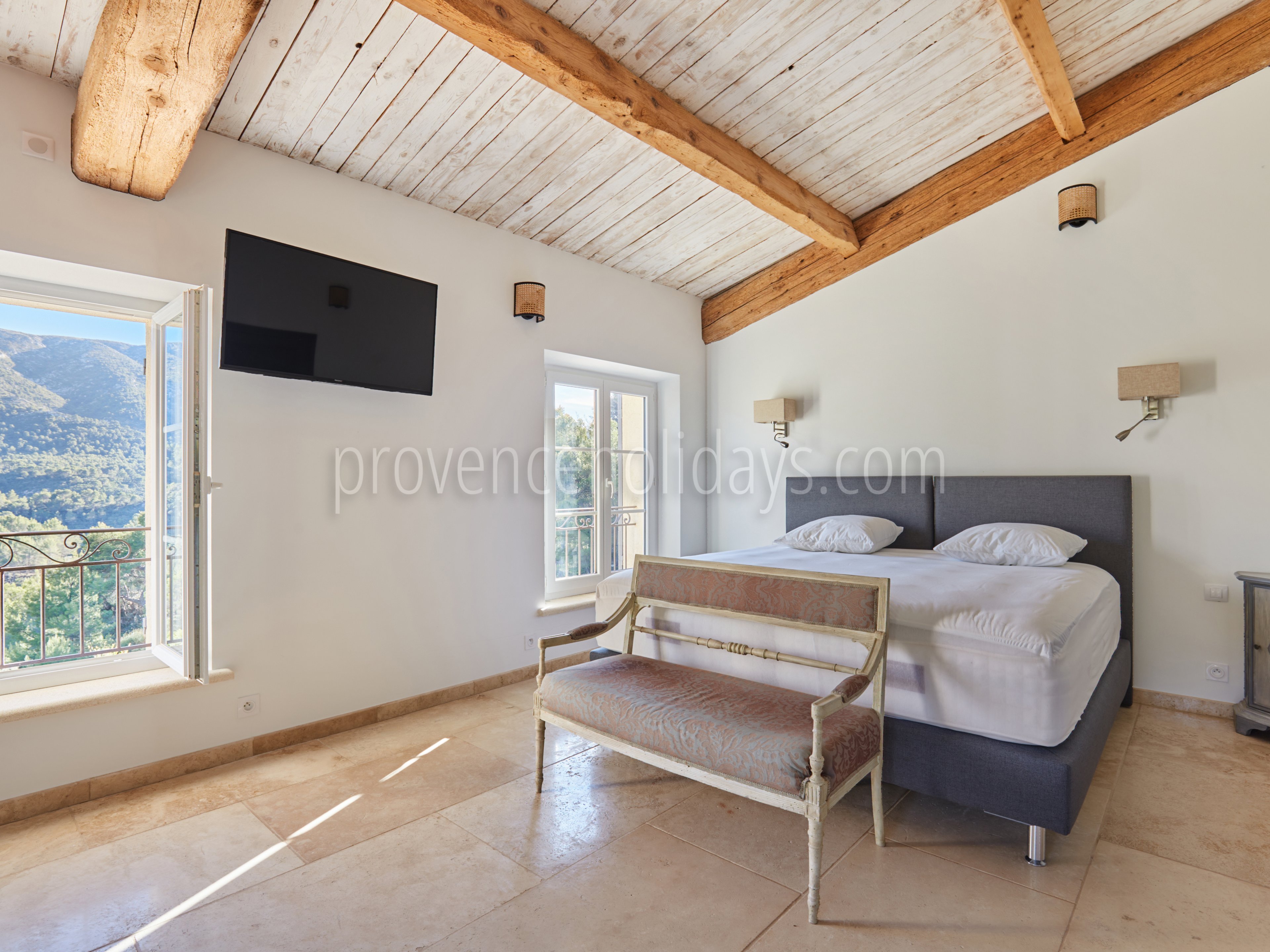 21 - À l\'Ombre de Cézanne: Villa: Bedroom
