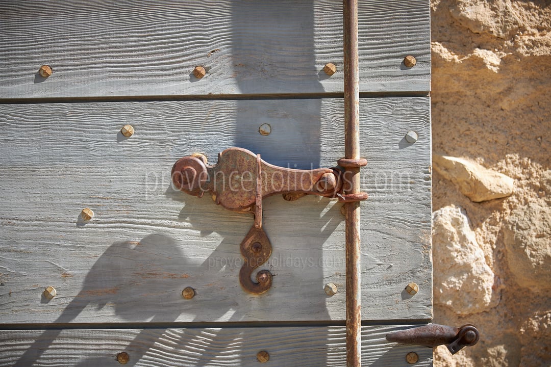 30 - Château de Luberon: Villa: Exterior